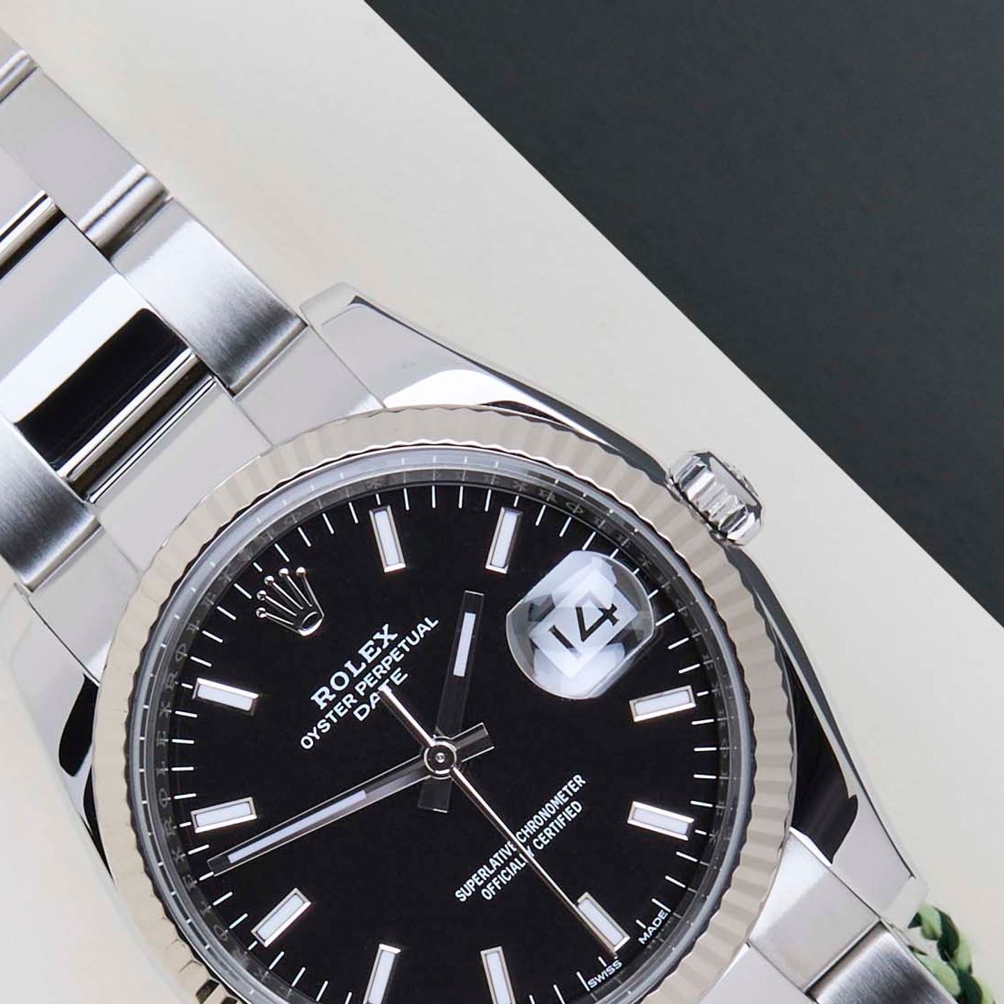 Rolex Oyster Perpetual Date 115234 (2021) - 34mm Staal (3/8)