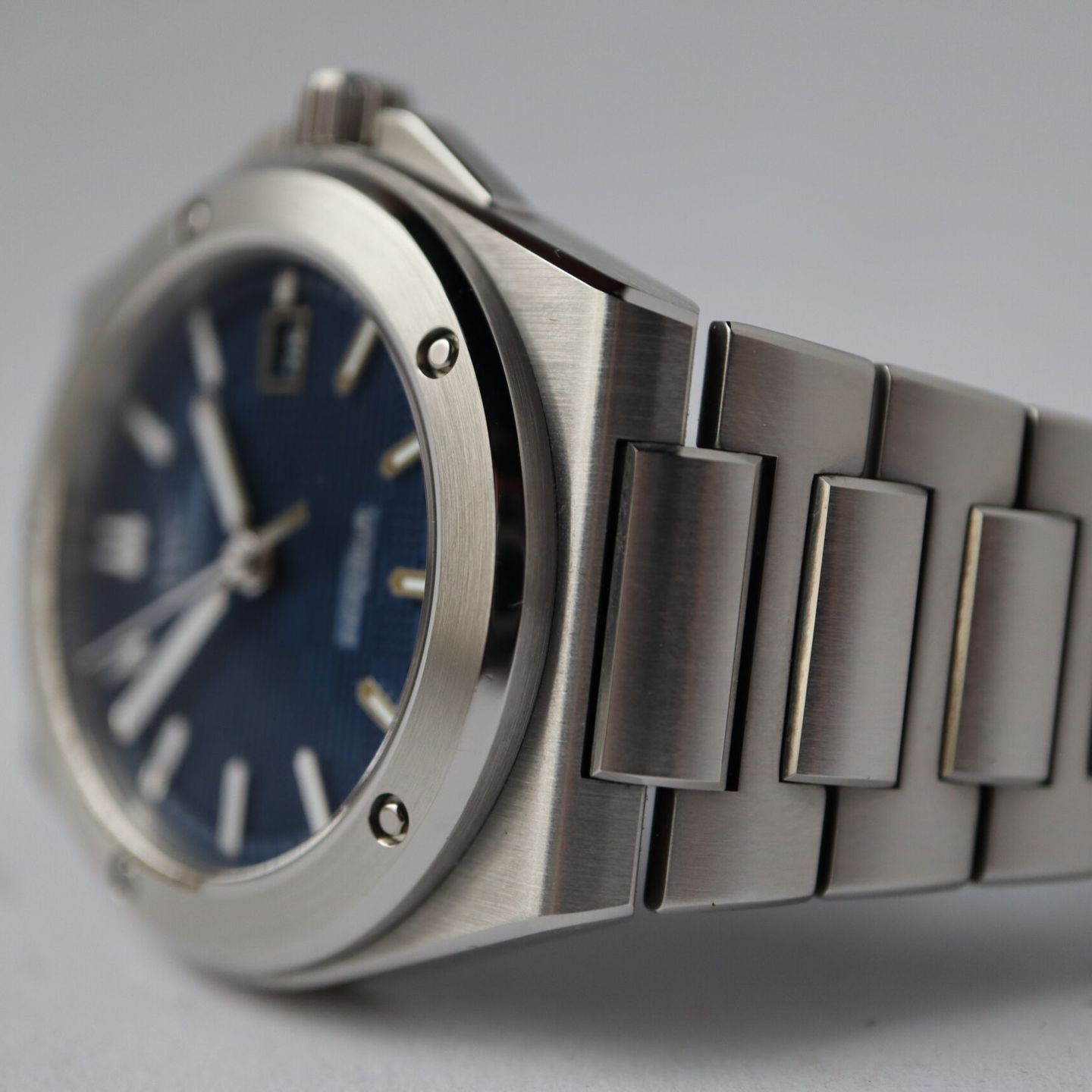 IWC Ingenieur Automatic IW328907 (2025) - Blue dial 40 mm Steel case (3/8)