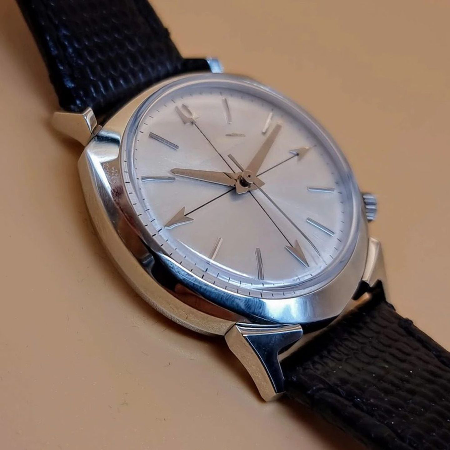 Bulova Accutron 2SW6A001 (2025) - Silver dial 33 mm Steel case (4/8)