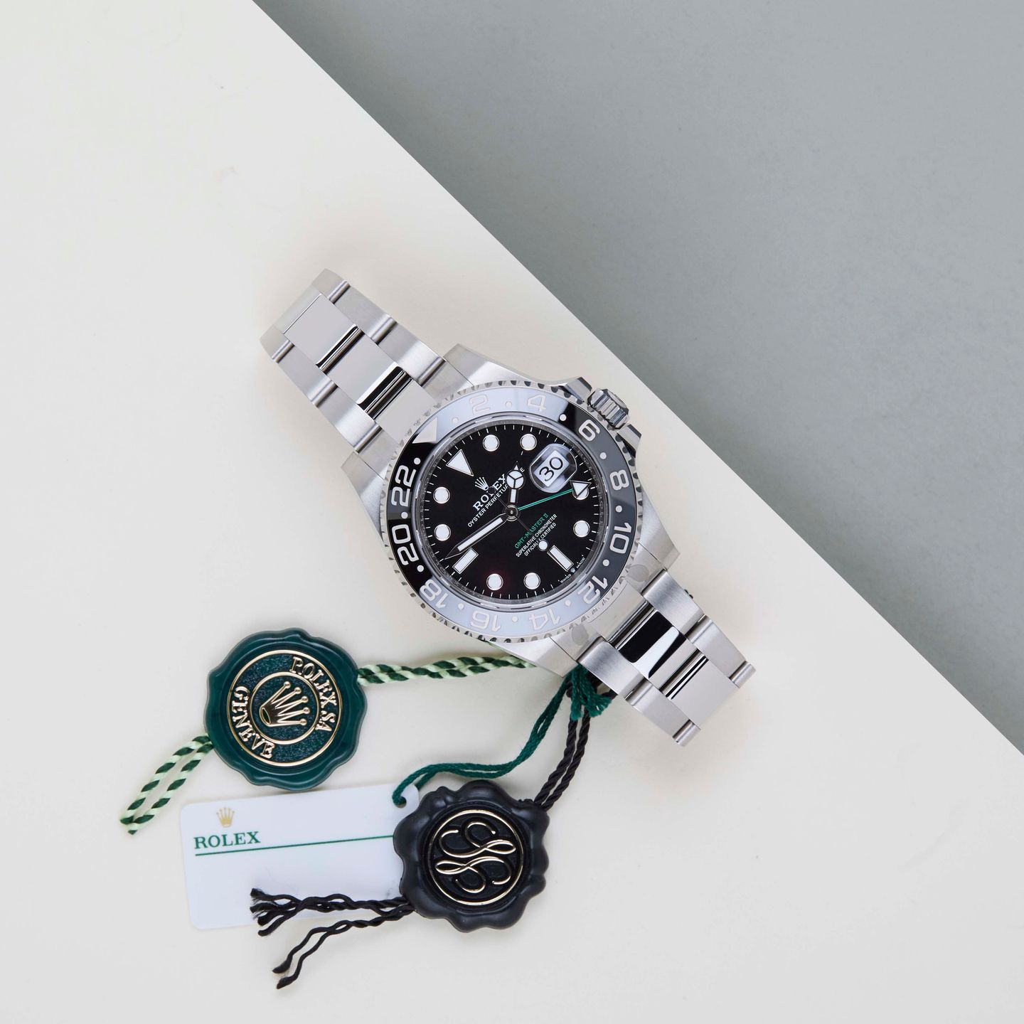 Rolex GMT-Master II 126710GRNR (2025) - Black dial 40 mm Steel case (2/8)