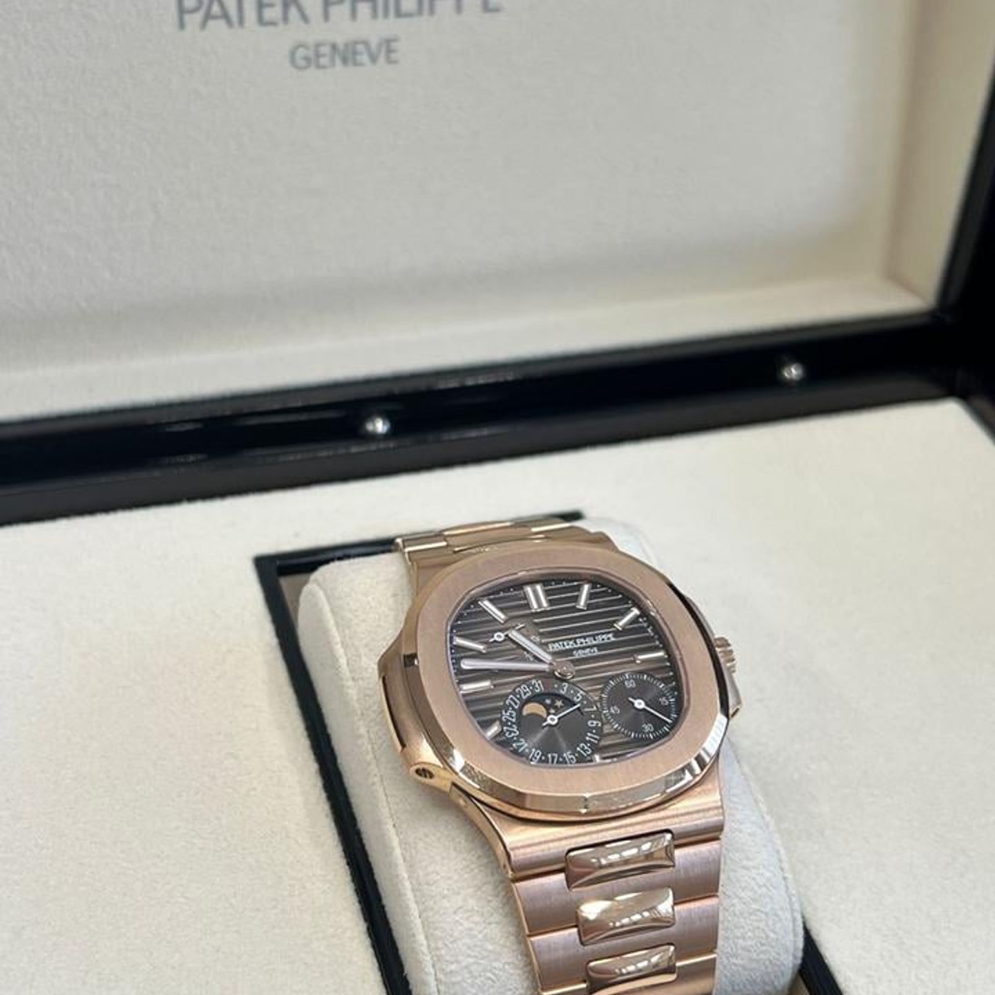 Patek Philippe Nautilus 5712/1R-001 - (2/7)
