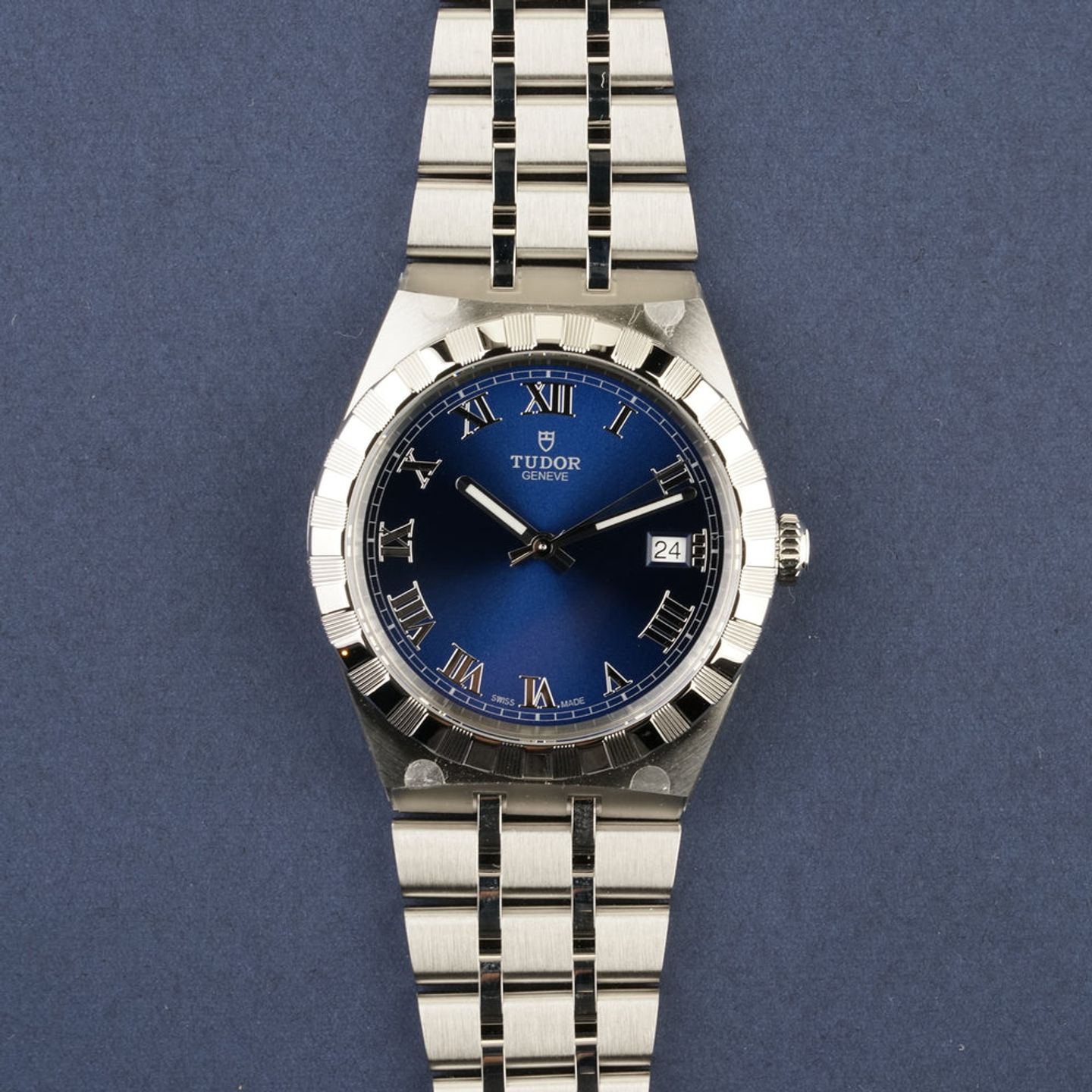 Tudor Royal 28500 (2025) - Blauw wijzerplaat 38mm Staal (1/8)