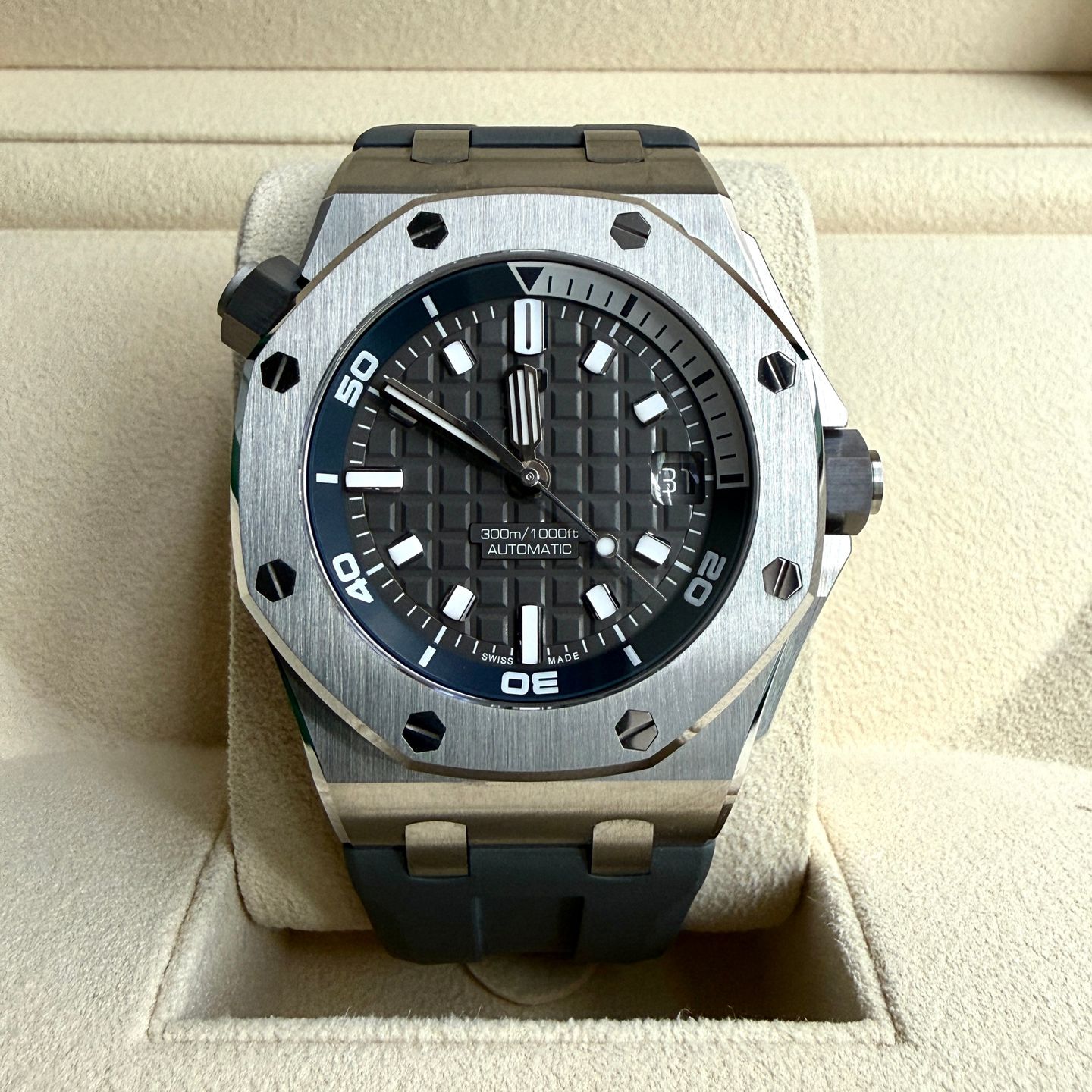 Audemars Piguet Royal Oak Offshore Diver 15720ST.OO.A009CA.01 - (1/14)