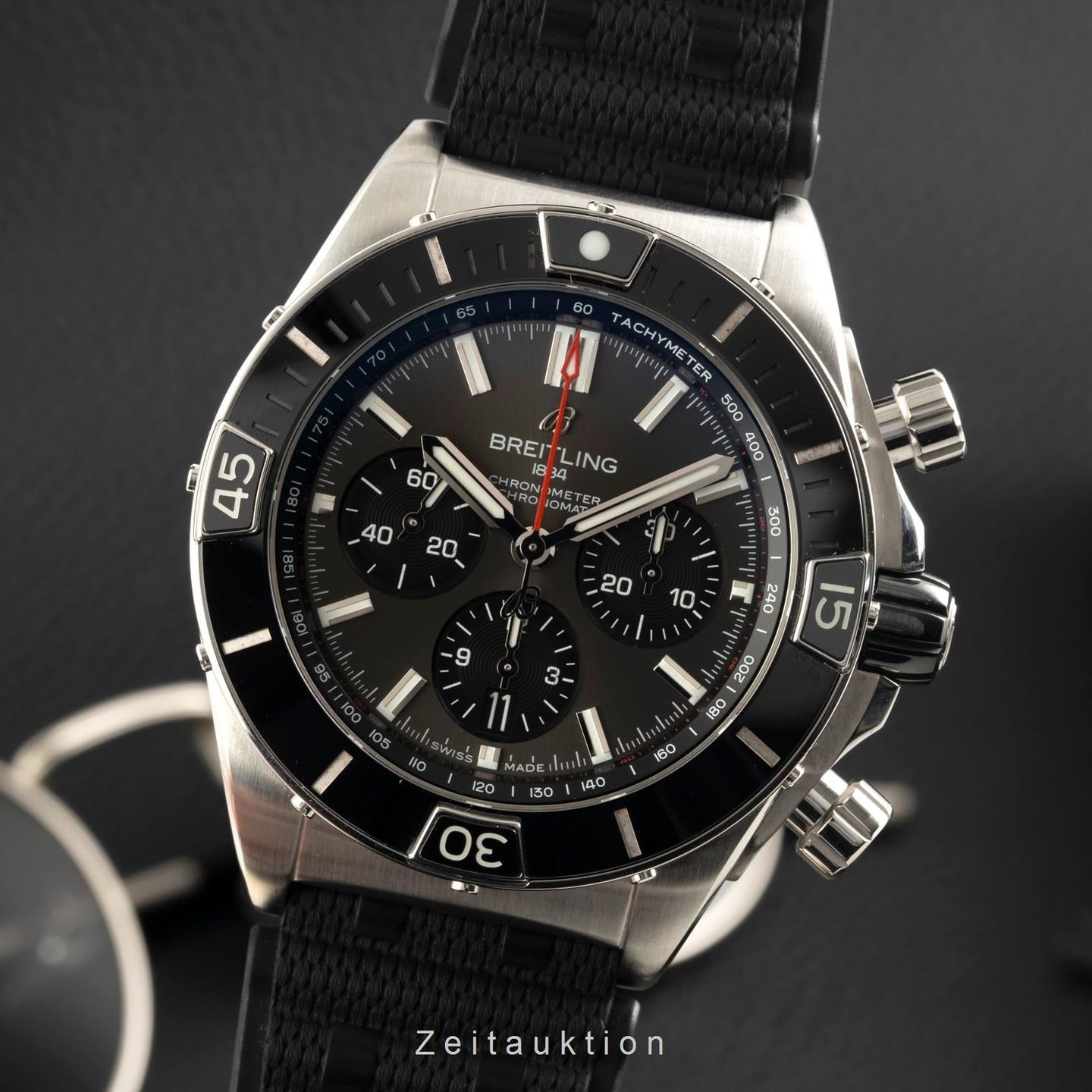 Breitling Chronomat AB0136251B2S1 (Onbekend (willekeurig serienummer)) - Zwart wijzerplaat 44mm Staal (1/8)