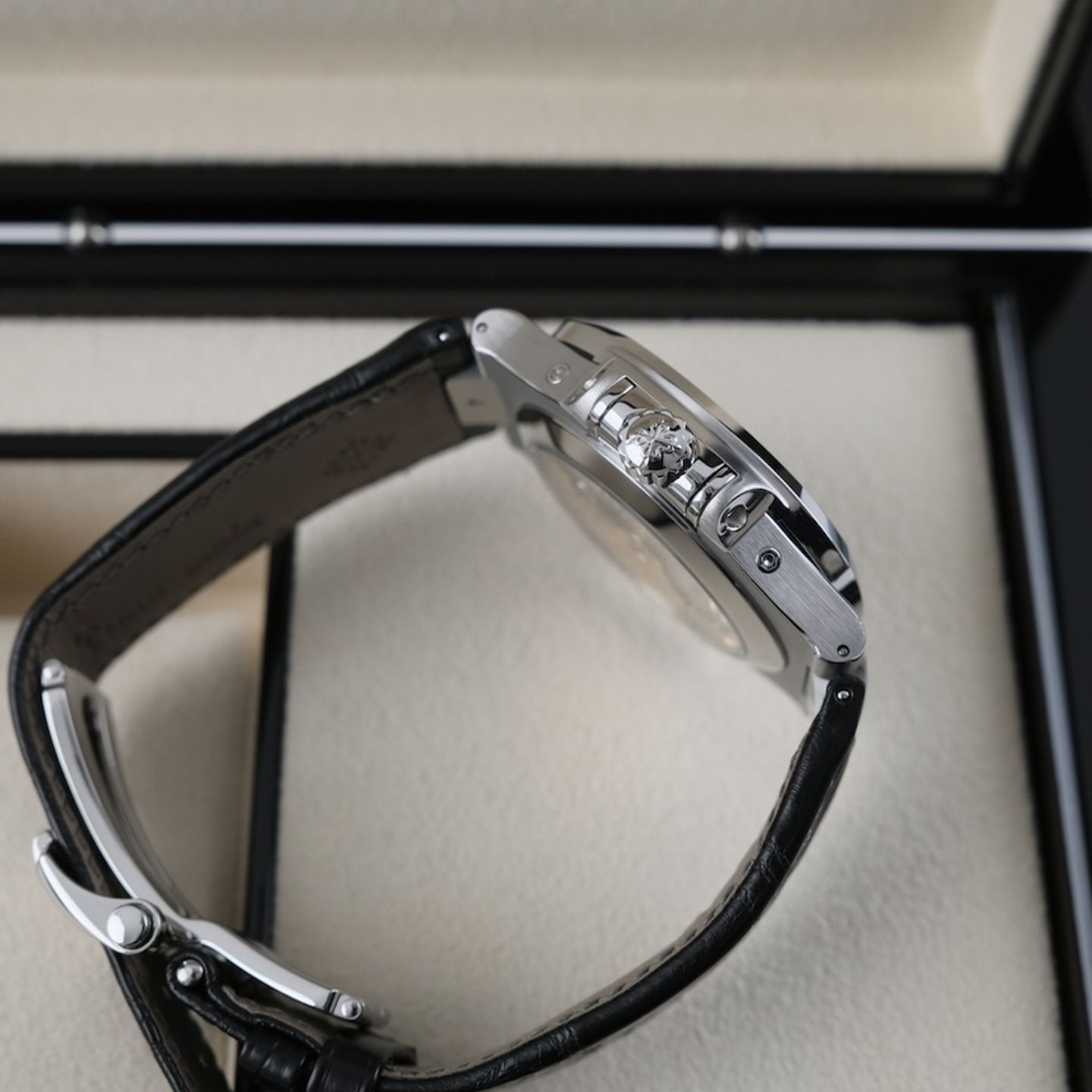 Patek Philippe Nautilus 5726A-001 (2021) - Black dial 41 mm Steel case (7/8)