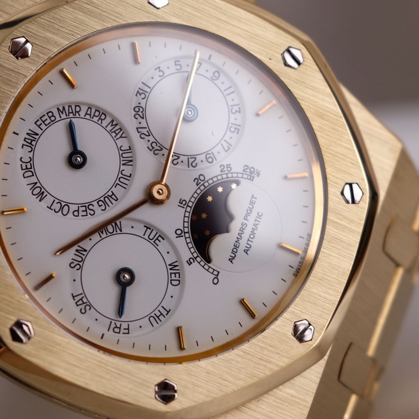 Audemars Piguet Jules Audemars 25919BC.OO.D002CR.02 (1993) - Black dial 39 mm White Gold case (7/8)