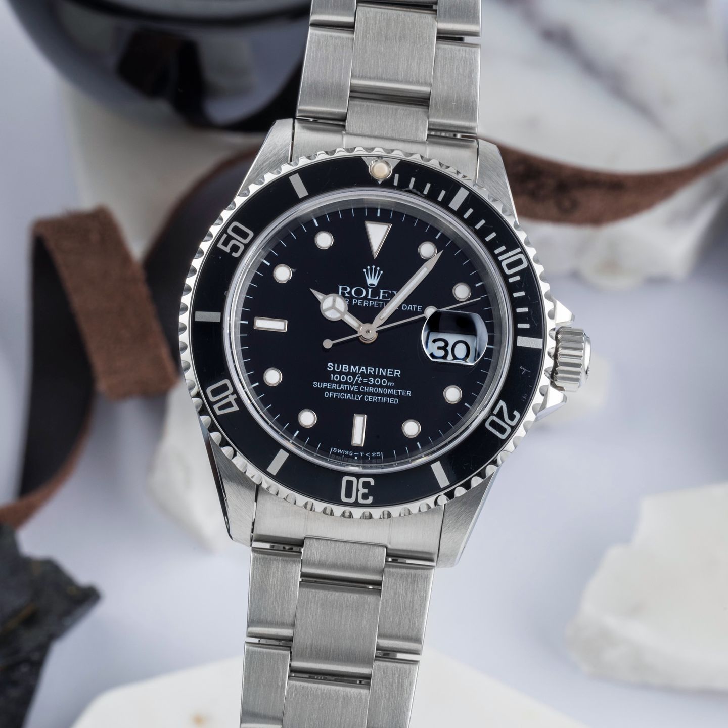 Rolex Submariner Date 16610 (1997) - Zwart wijzerplaat 40mm Staal (3/8)