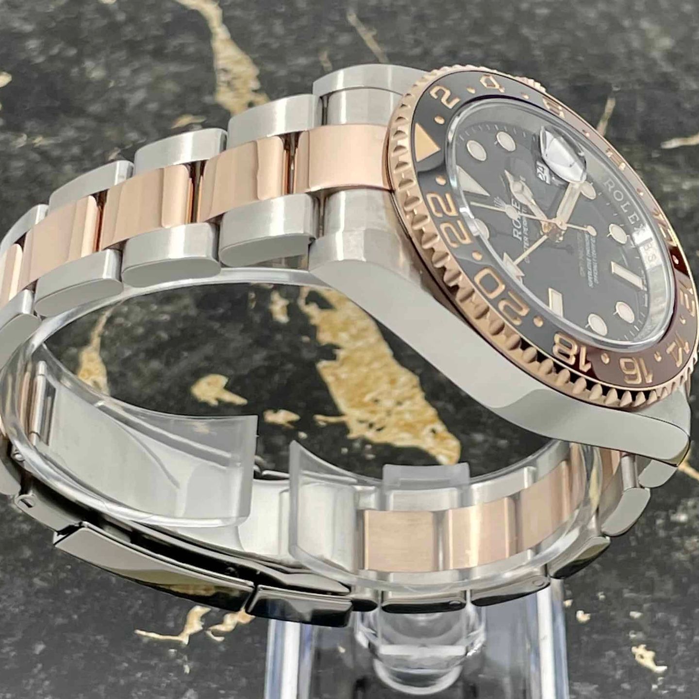 Rolex GMT-Master II 126711CHNR (2026) - Black dial 40 mm Gold/Steel case (8/8)