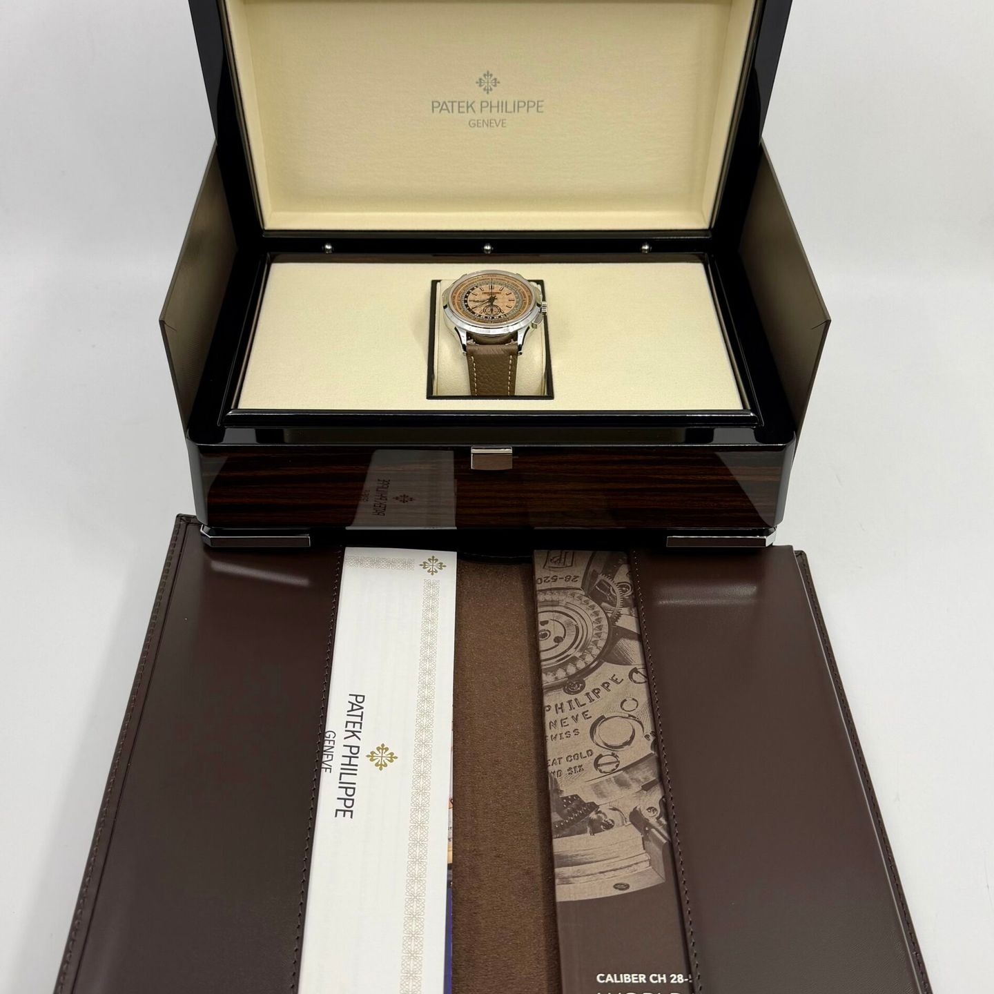 Patek Philippe World Time Chronograph 5935A-001 - (3/8)