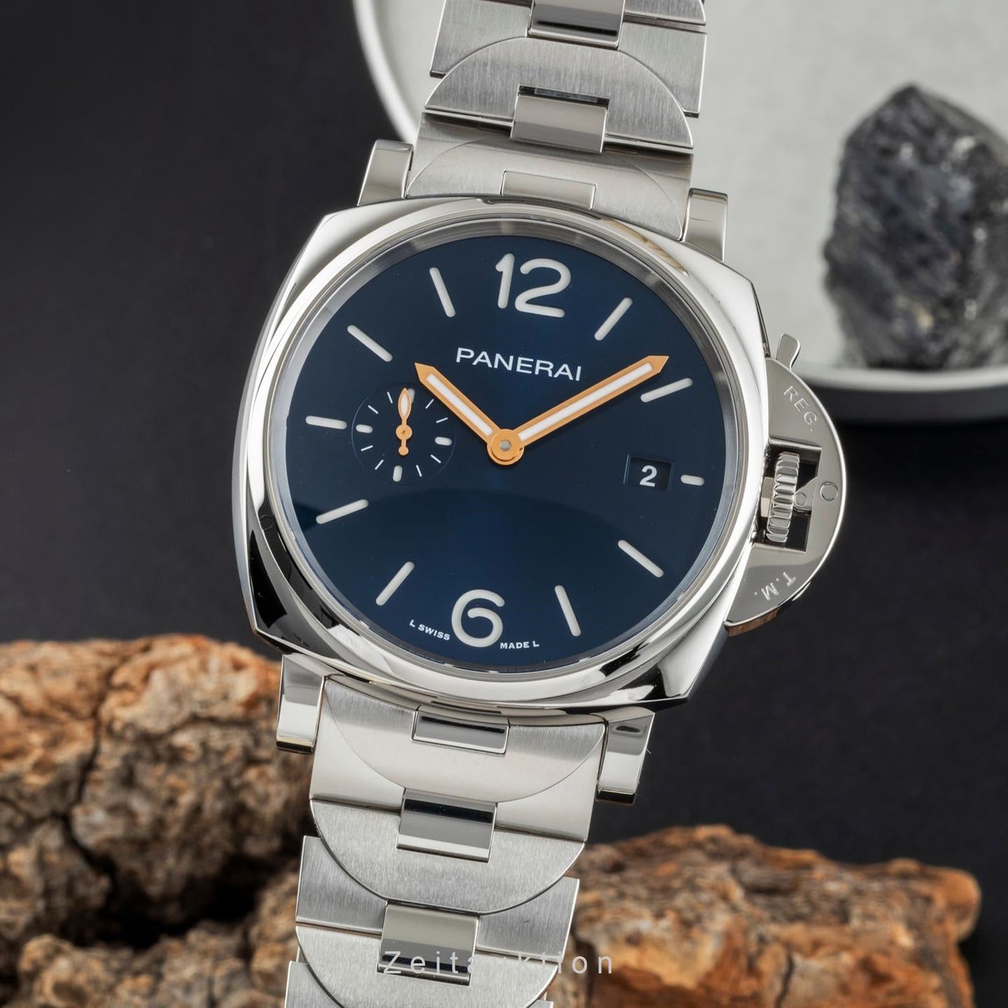 Panerai Luminor Due PAM01124 (Unknown (random serial)) - Blue dial 42 mm Steel case (1/8)