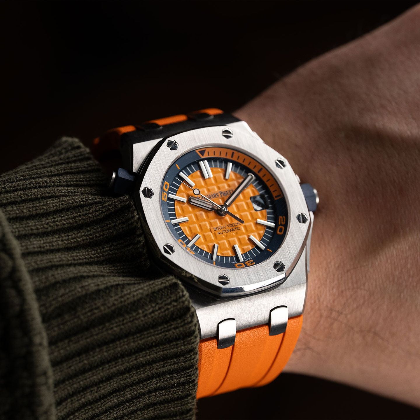 Audemars Piguet Royal Oak Offshore Diver 15710ST.OO.A070CA.01 (Unknown (random serial)) - Orange dial 42 mm Steel case (7/8)