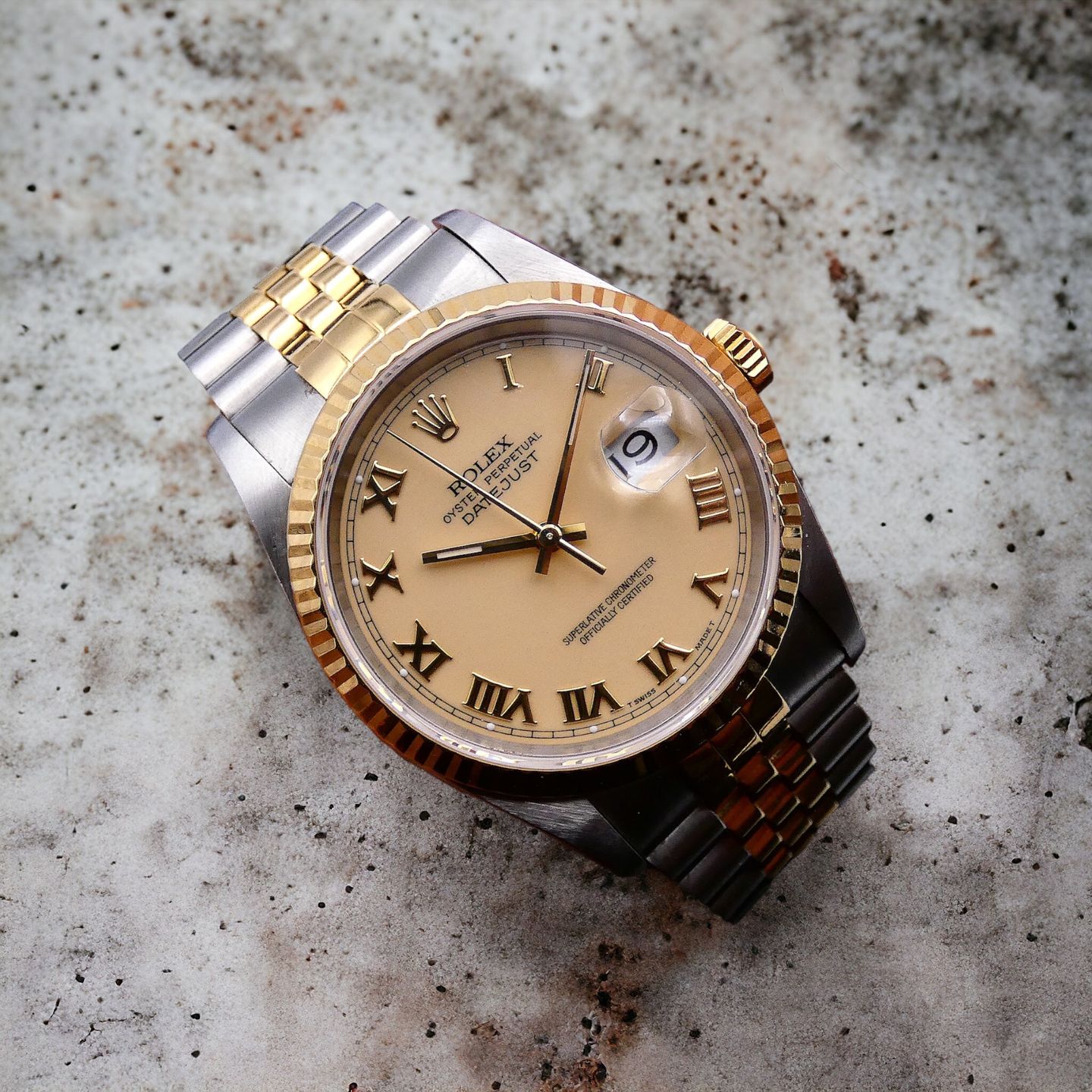 Rolex Datejust 36 16233 (1992) - Champagne wijzerplaat 36mm Goud/Staal (1/6)