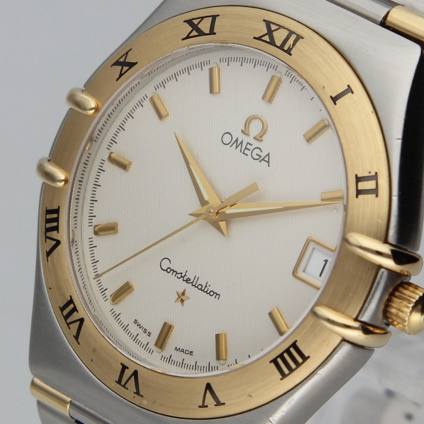 Omega Constellation 13123000 (Unknown (random serial)) - White dial 36 mm Gold/Steel case (3/8)