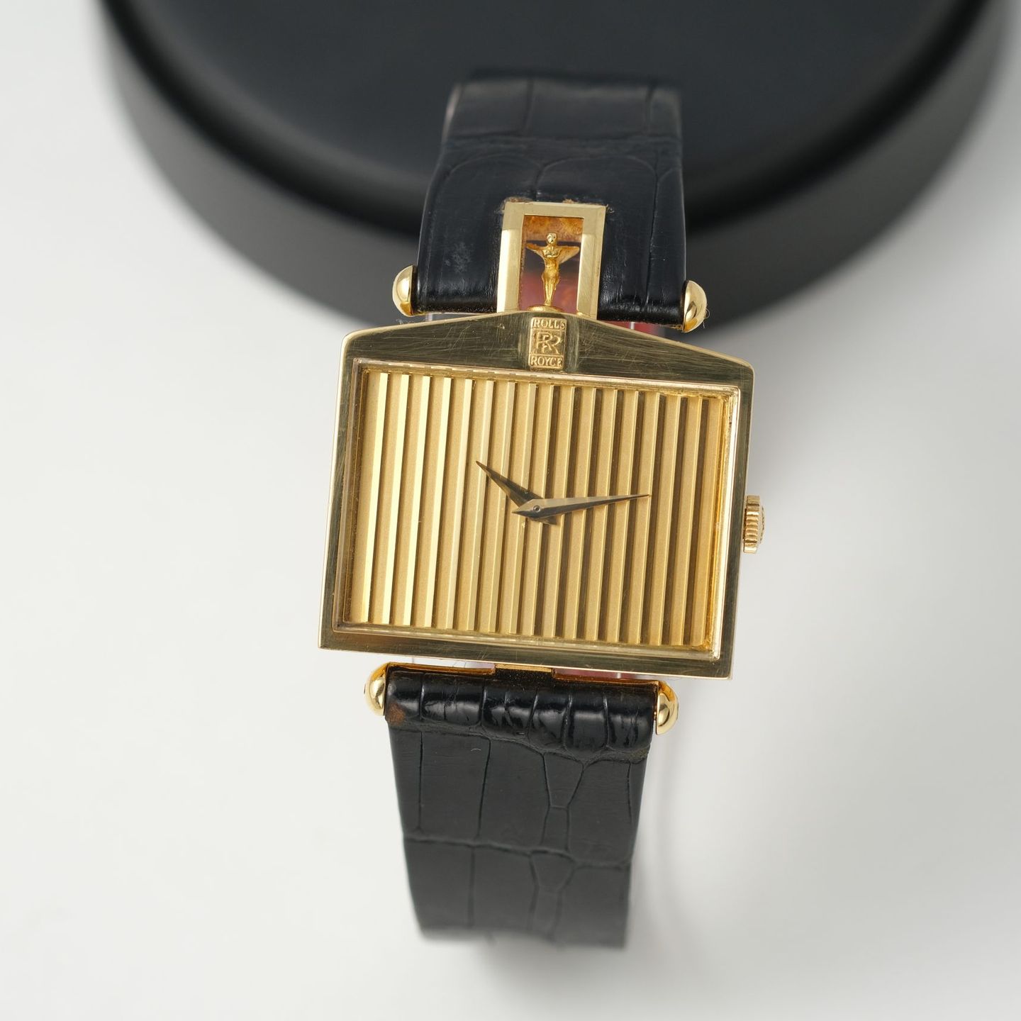 Corum Unknown 55595 (1990) - Champagne dial 34 mm Yellow Gold case (2/4)