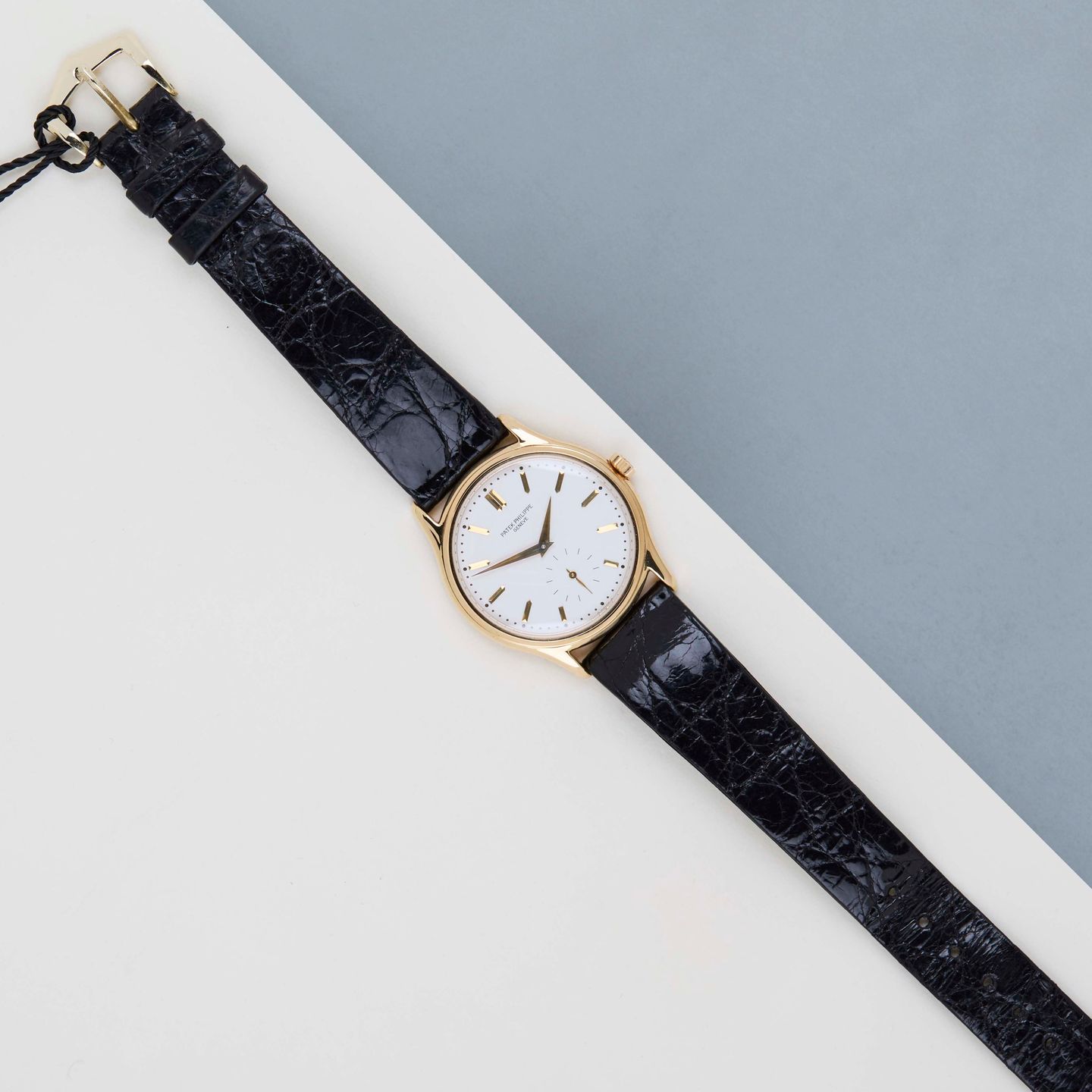 Patek Philippe Calatrava 3923J (1993) - Silver dial 33 mm Yellow Gold case (2/8)