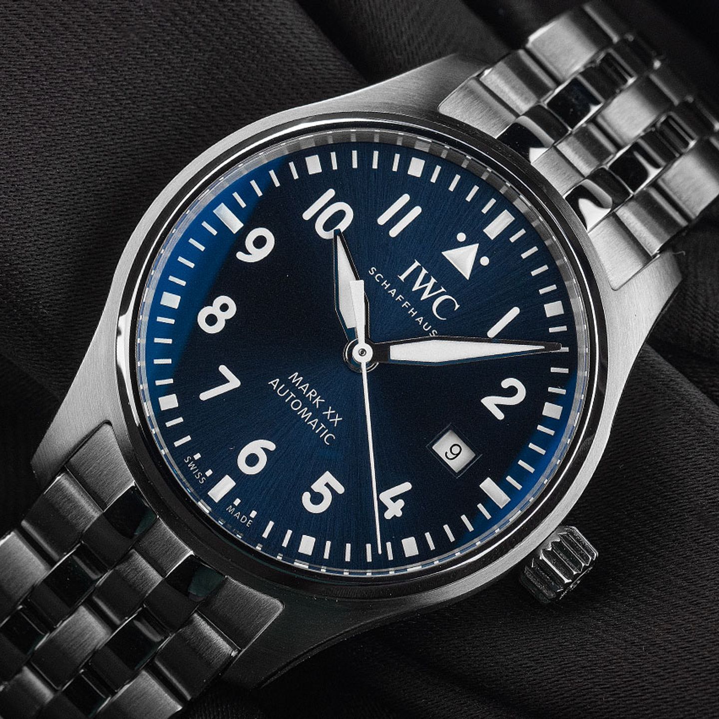 IWC Pilot Mark IW328204 (2026) - Blue dial 40 mm Steel case (3/7)