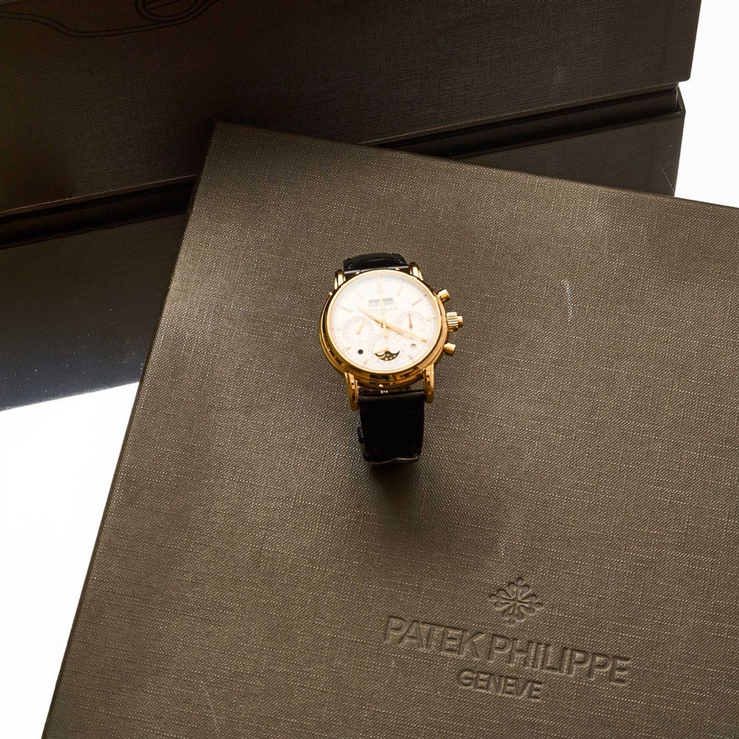 Patek Philippe Perpetual Calendar 5204R-001 (2020) - Silver dial 40 mm Rose Gold case (7/7)