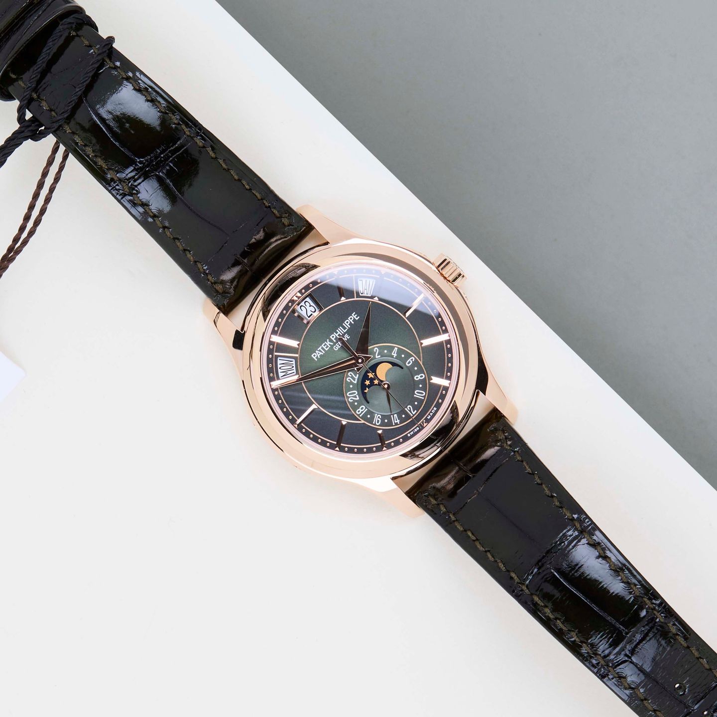 Patek Philippe Annual Calendar 5205R-011 (2024) - Green dial 40 mm Rose Gold case (2/8)