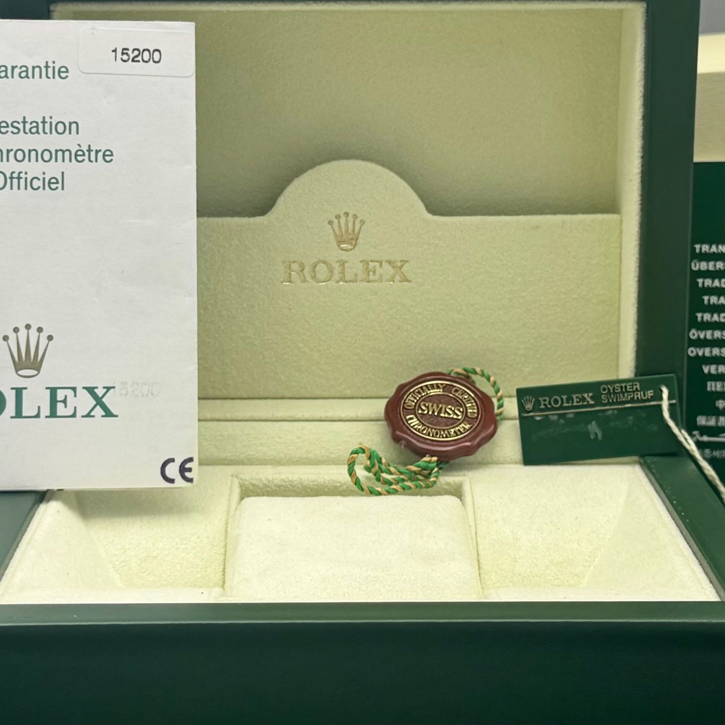Rolex Oyster Perpetual Date 15200 - (8/8)