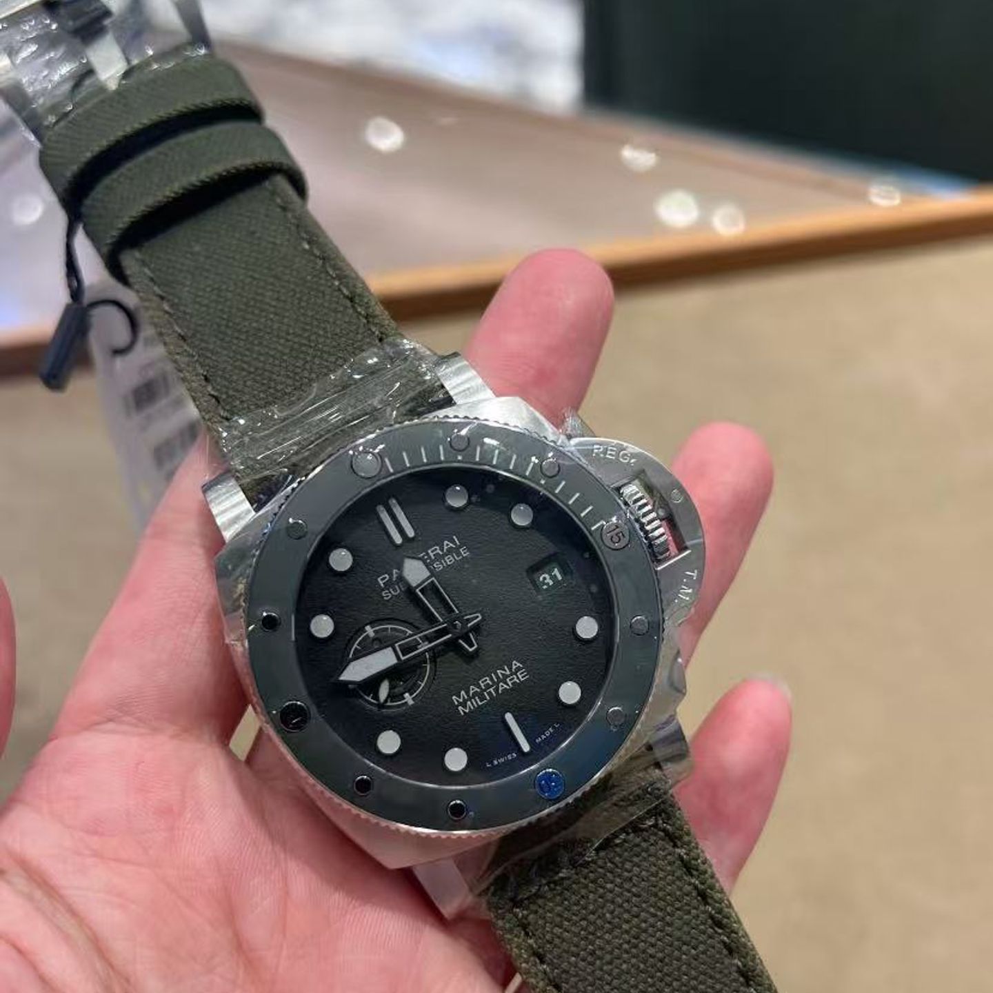 Panerai Submersible PAM01697 - (2/2)