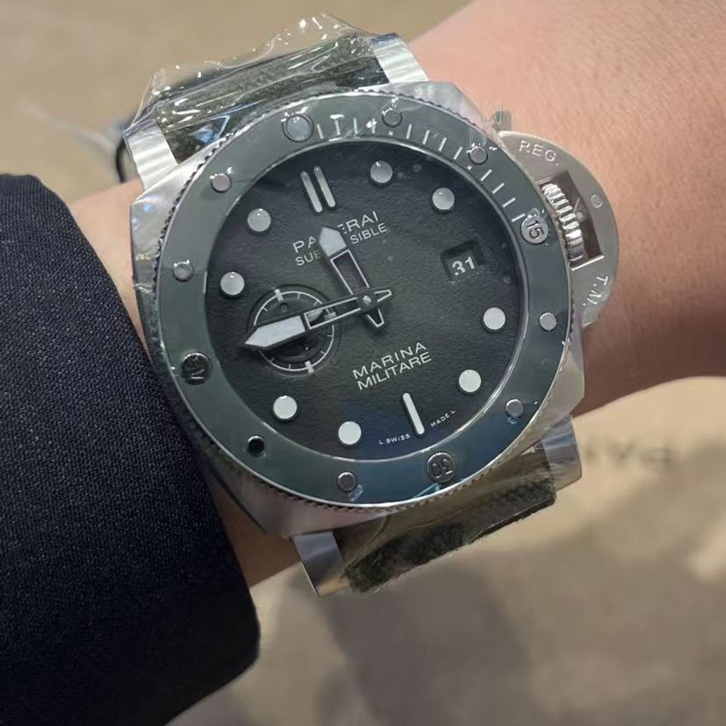 Panerai Submersible PAM01697 - (1/2)