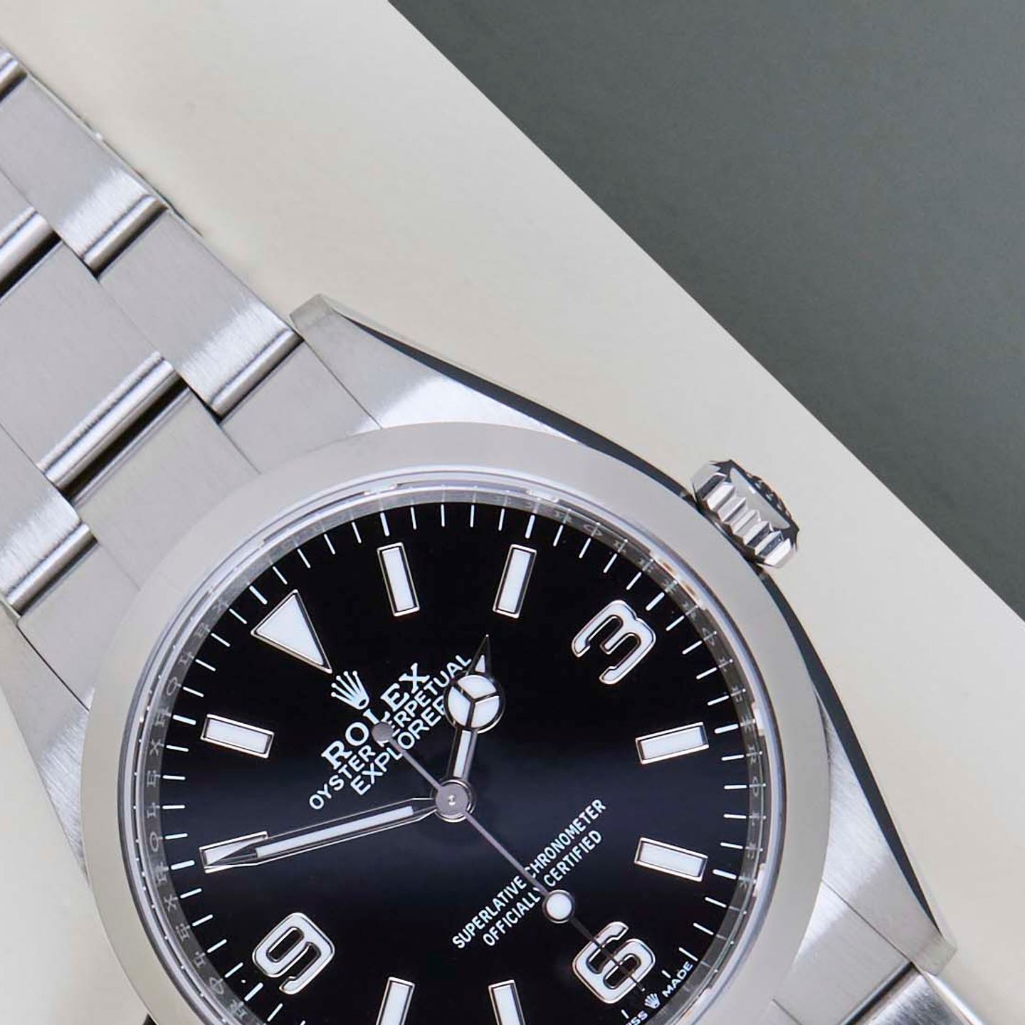 Rolex Explorer 124270 (2024) - Black dial 36 mm Steel case (3/8)