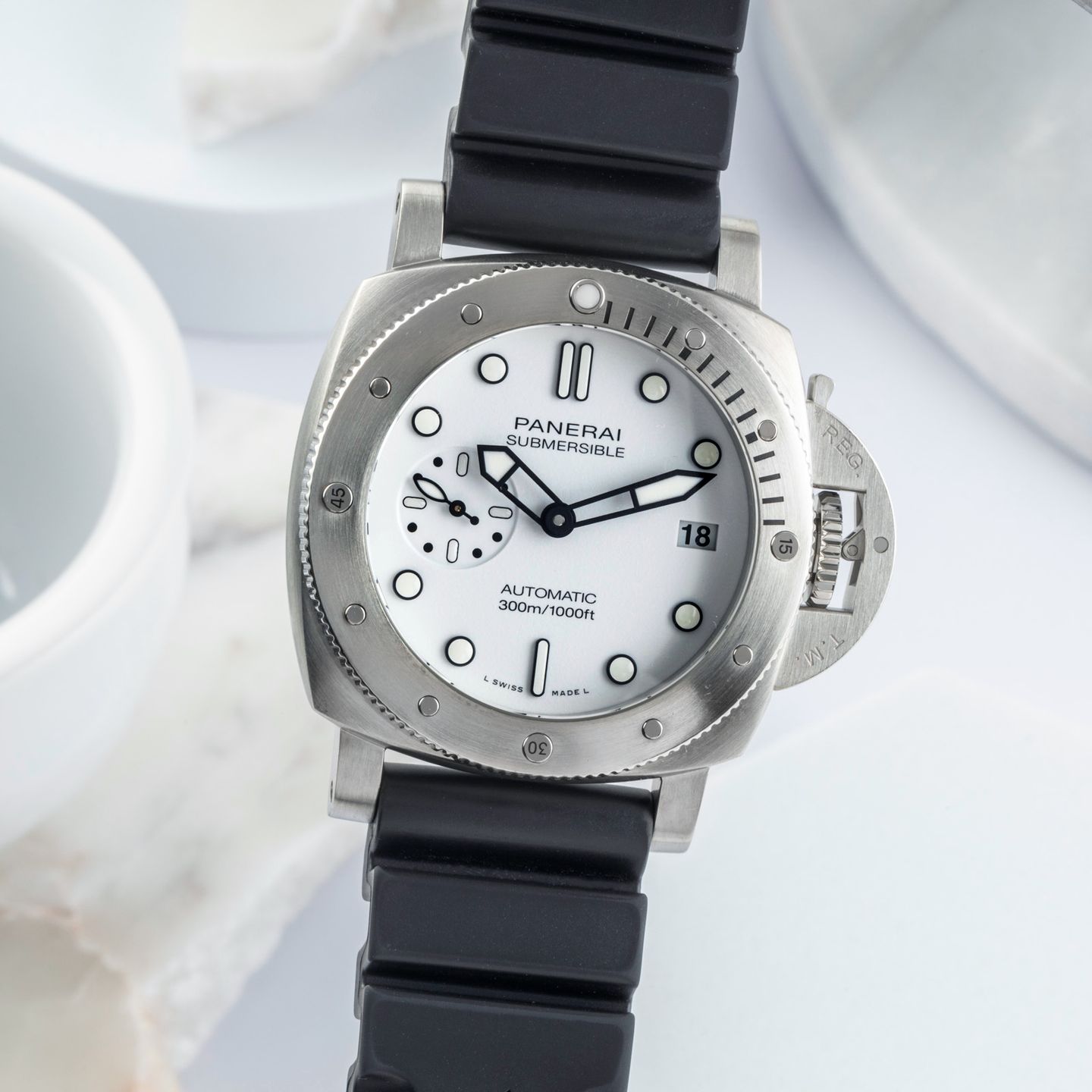 Panerai Luminor Submersible PAM01223 (Unknown (random serial)) - White dial 42 mm Steel case (3/8)