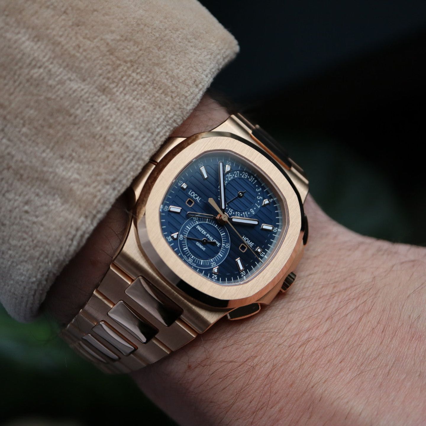 Patek Philippe Nautilus 5990/1R (2024) - Blauw wijzerplaat 41mm Roségoud (8/8)