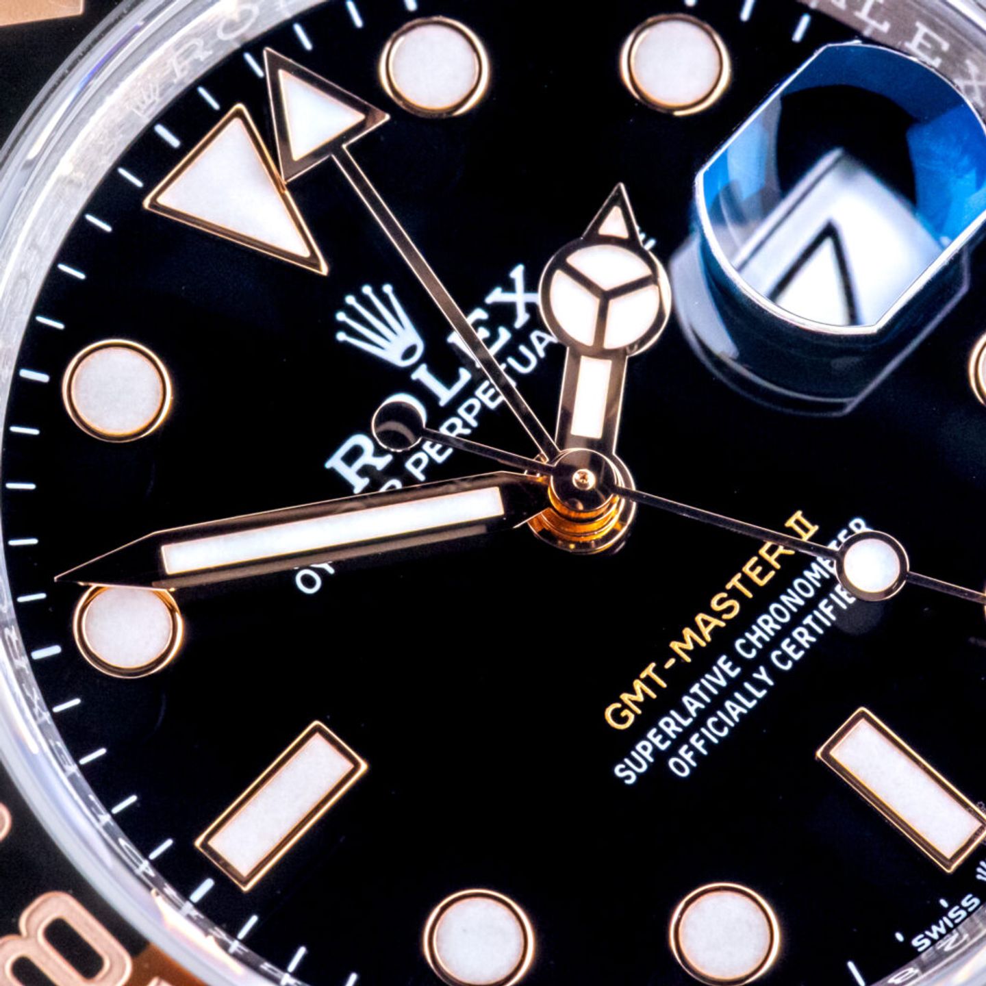 Rolex GMT-Master II 126711CHNR (2025) - Black dial 40 mm Gold/Steel case (2/8)