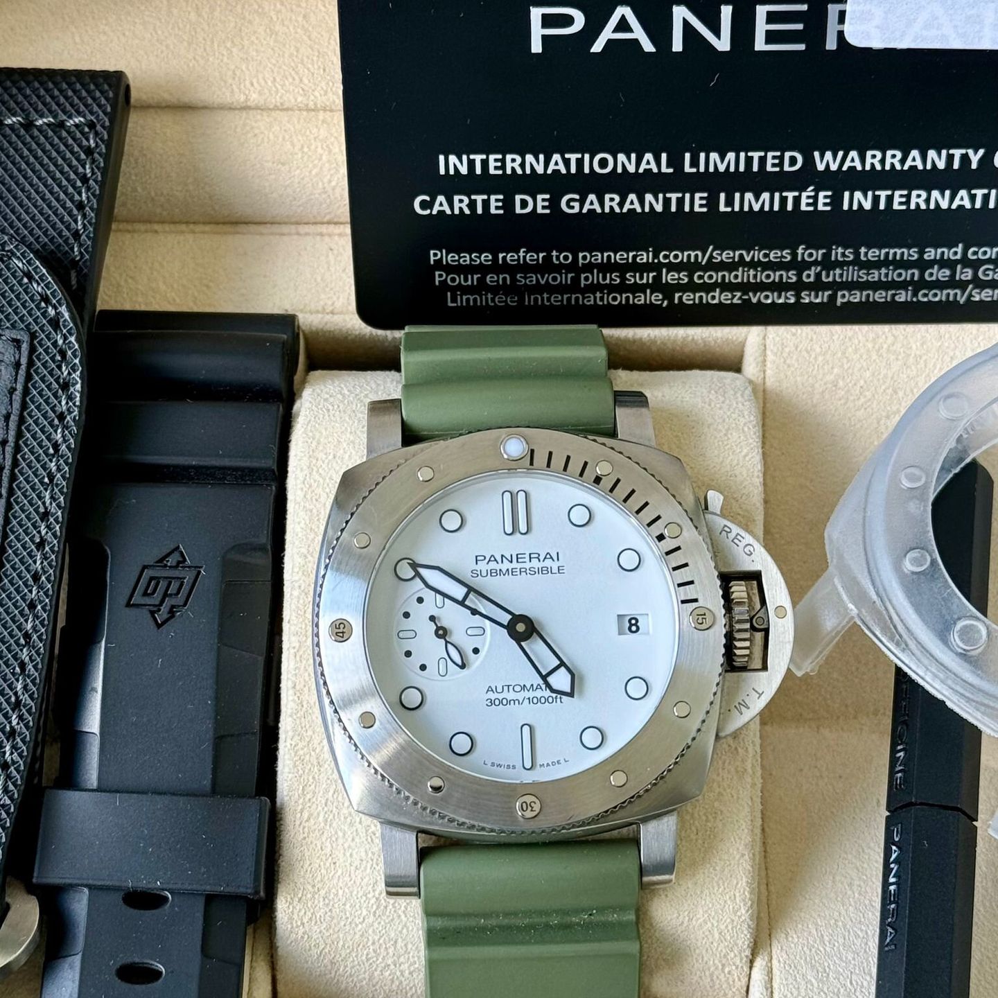 Panerai Luminor Submersible PAM01223 (2021) - Wit wijzerplaat 42mm Staal (6/6)