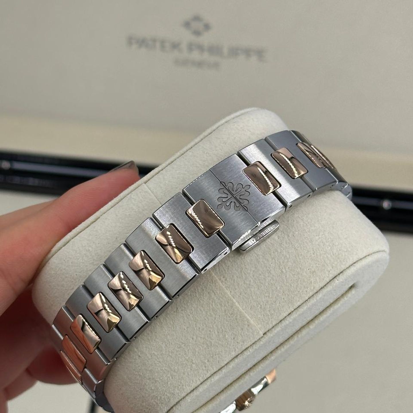 Patek Philippe Cubitus 5821/1AR-001 (2025) - Blue dial 45 mm Gold/Steel case (10/10)