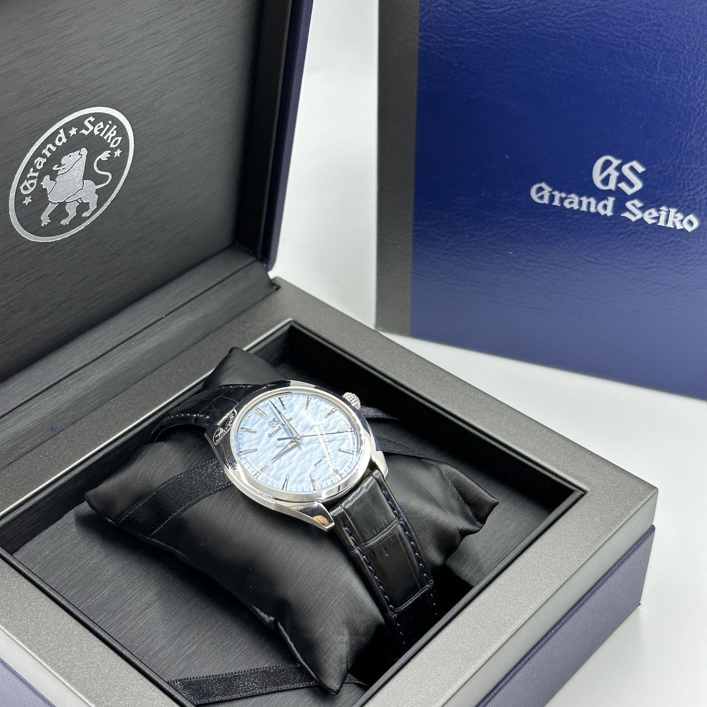 Grand Seiko Elegance Collection SBGY007G (2023) - Blauw wijzerplaat 38mm Staal (3/8)