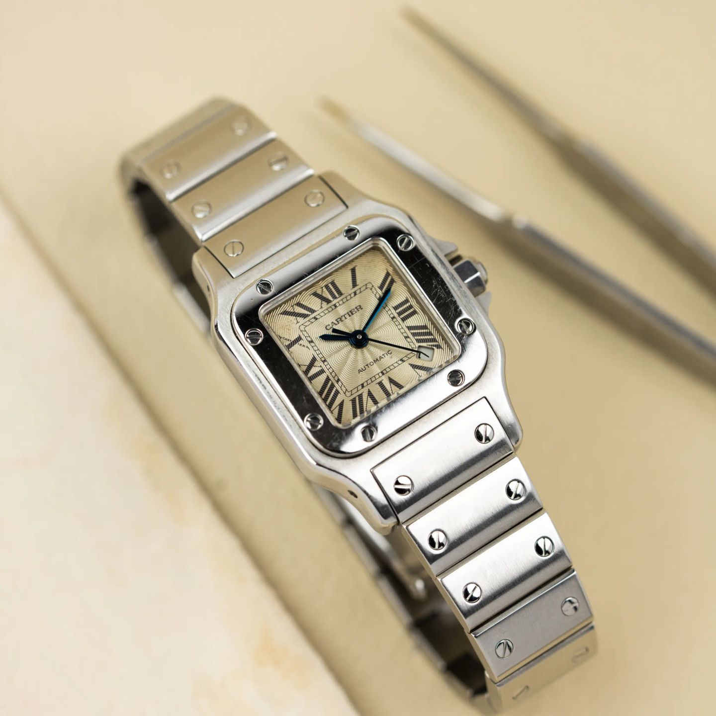 Cartier Santos Galbée 2423 (2001) - Silver dial 24 mm Steel case (2/7)