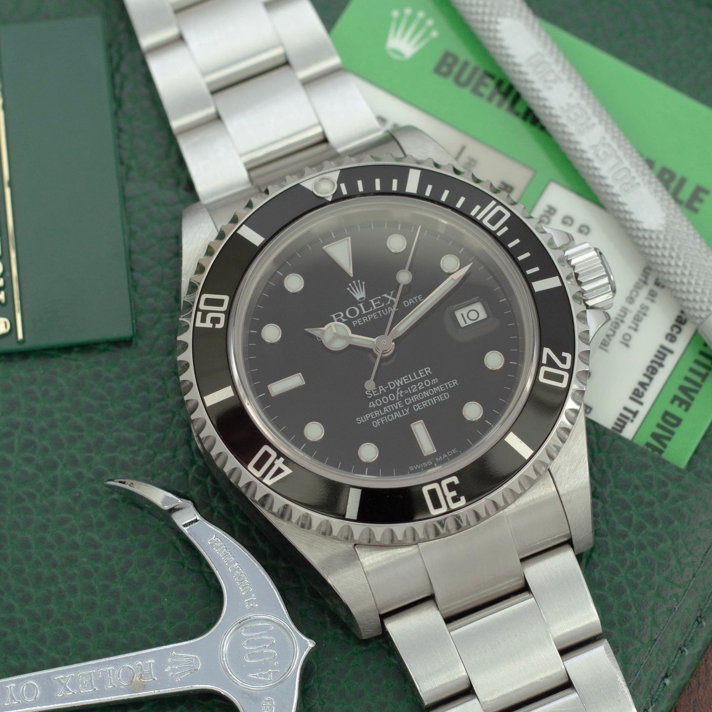 Rolex Sea-Dweller 16600T (2004) - Black dial 40 mm Steel case (2/8)