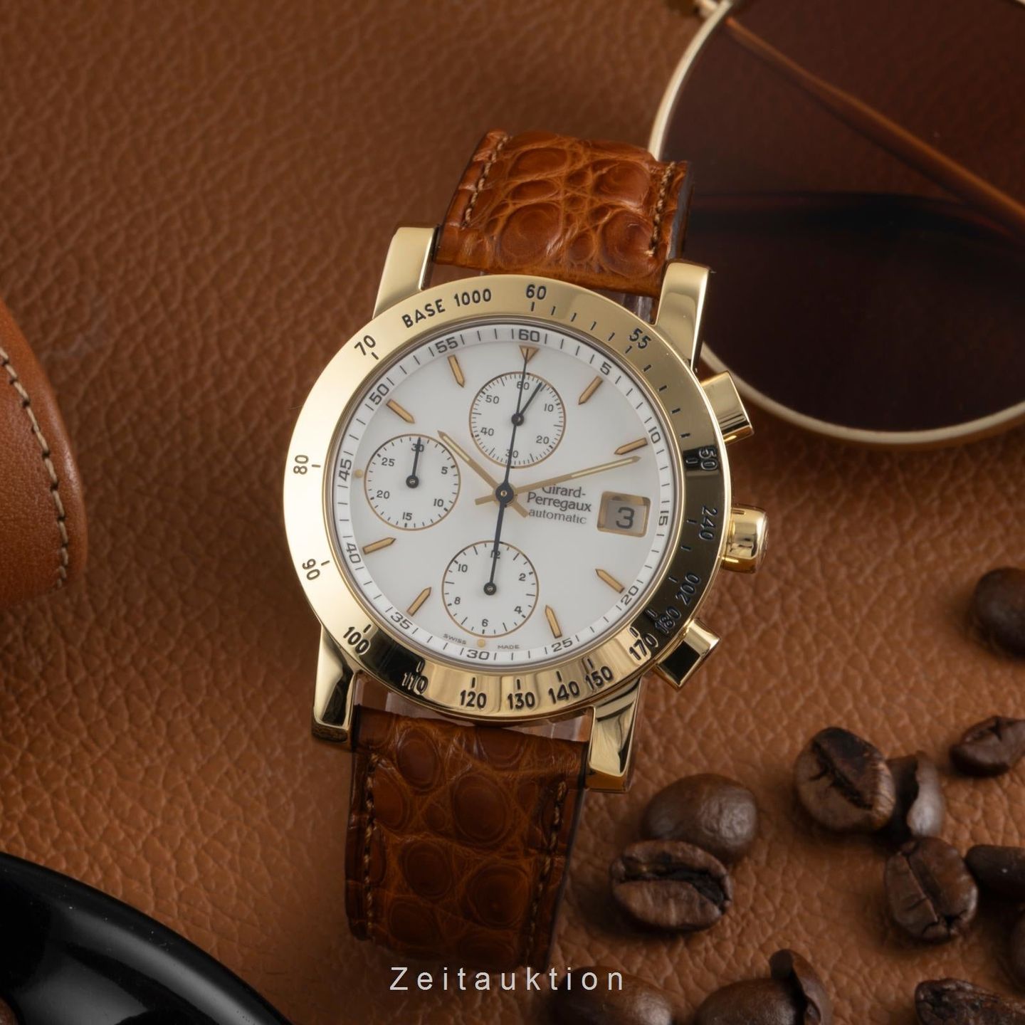 Girard-Perregaux Unknown 1010 (Unknown (random serial)) - White dial 39 mm Yellow Gold case (3/8)