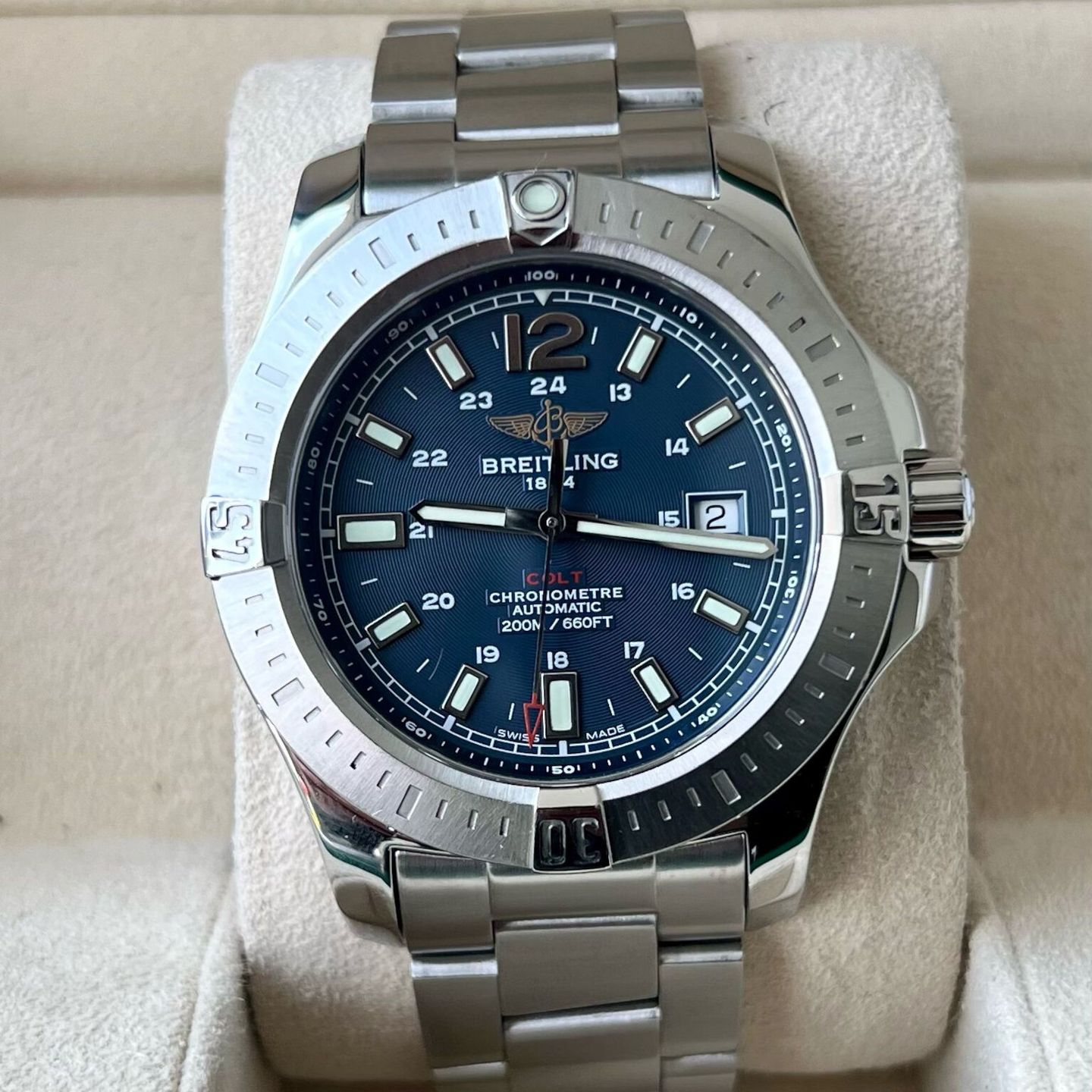 Breitling Colt Automatic A17388 (2015) - Black dial 44 mm Steel case (2/5)