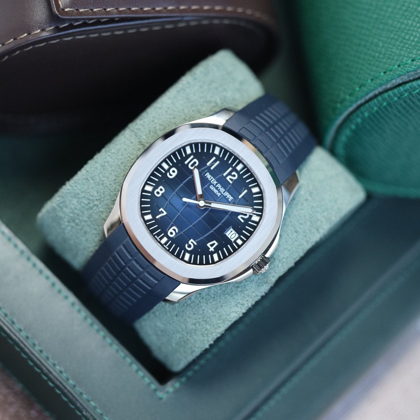 Patek Philippe Aquanaut 5168G (2025) - White Gold case (3/4)