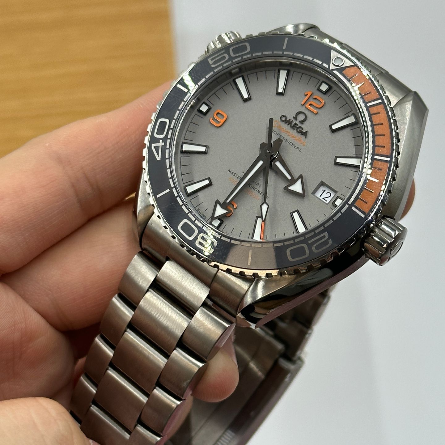 Omega Seamaster Planet Ocean 215.90.44.21.99.001 (2023) - Grijs wijzerplaat 44mm Titanium (7/8)