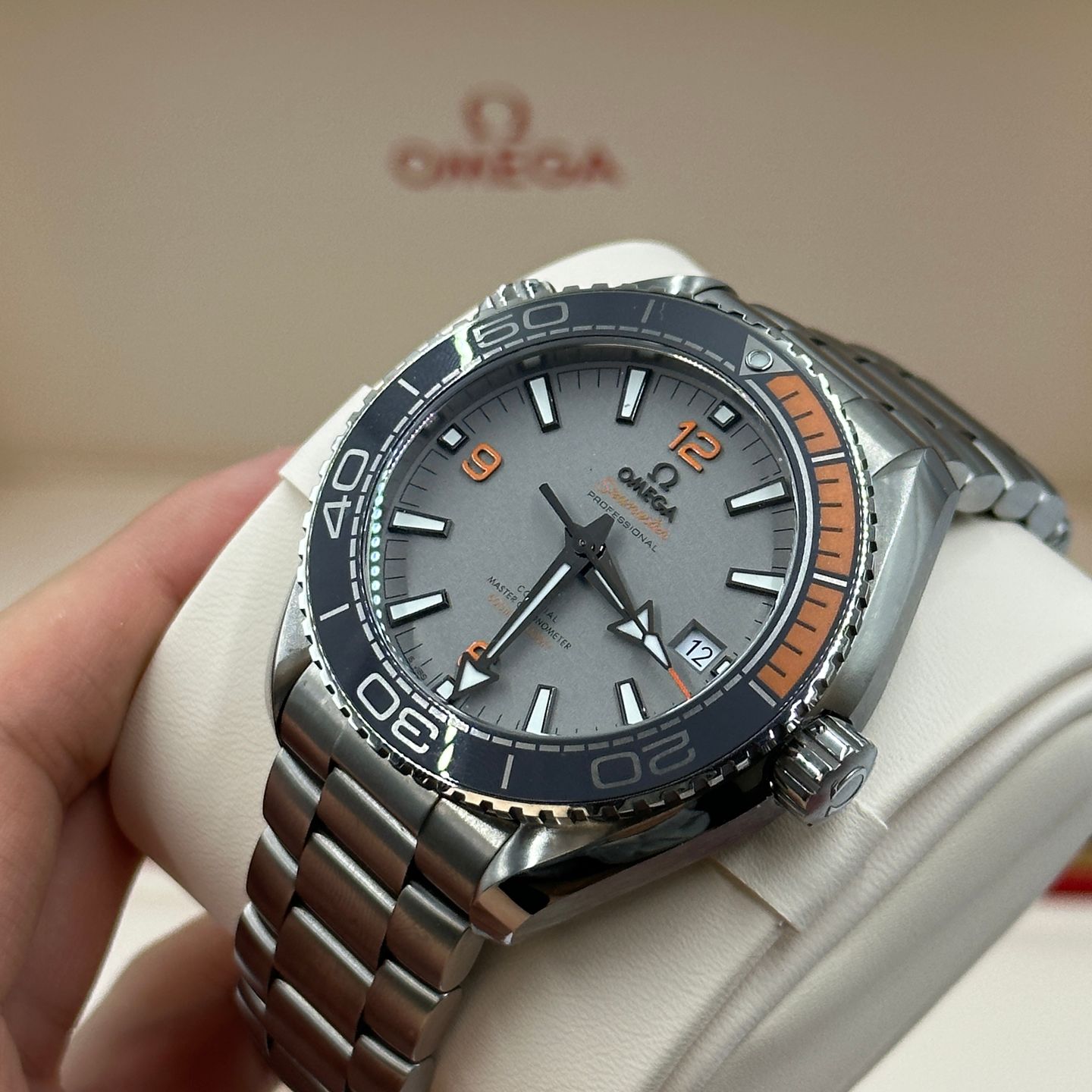 Omega Seamaster Planet Ocean 215.90.44.21.99.001 (2023) - Grey dial 44 mm Titanium case (4/8)