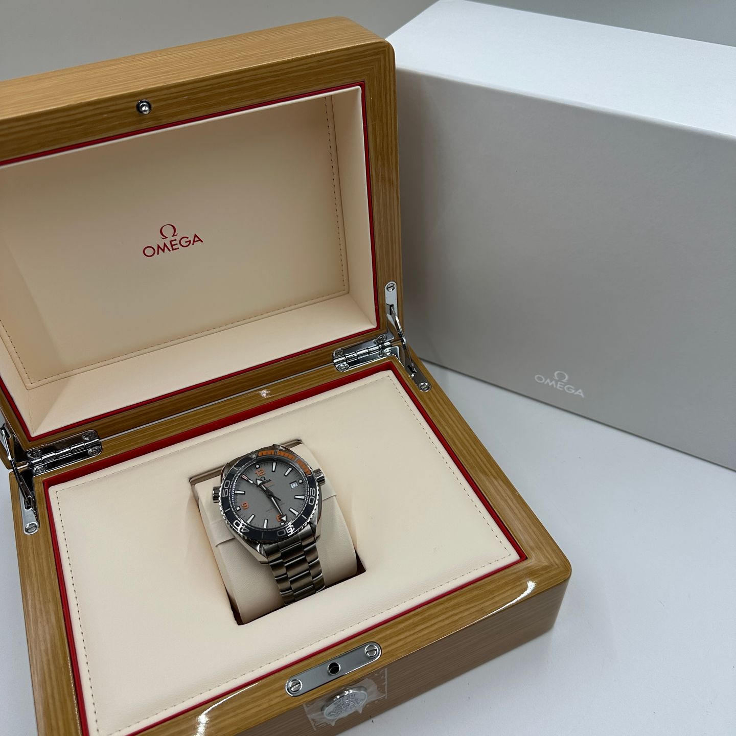 Omega Seamaster Planet Ocean 215.90.44.21.99.001 (2023) - Grijs wijzerplaat 44mm Titanium (2/8)