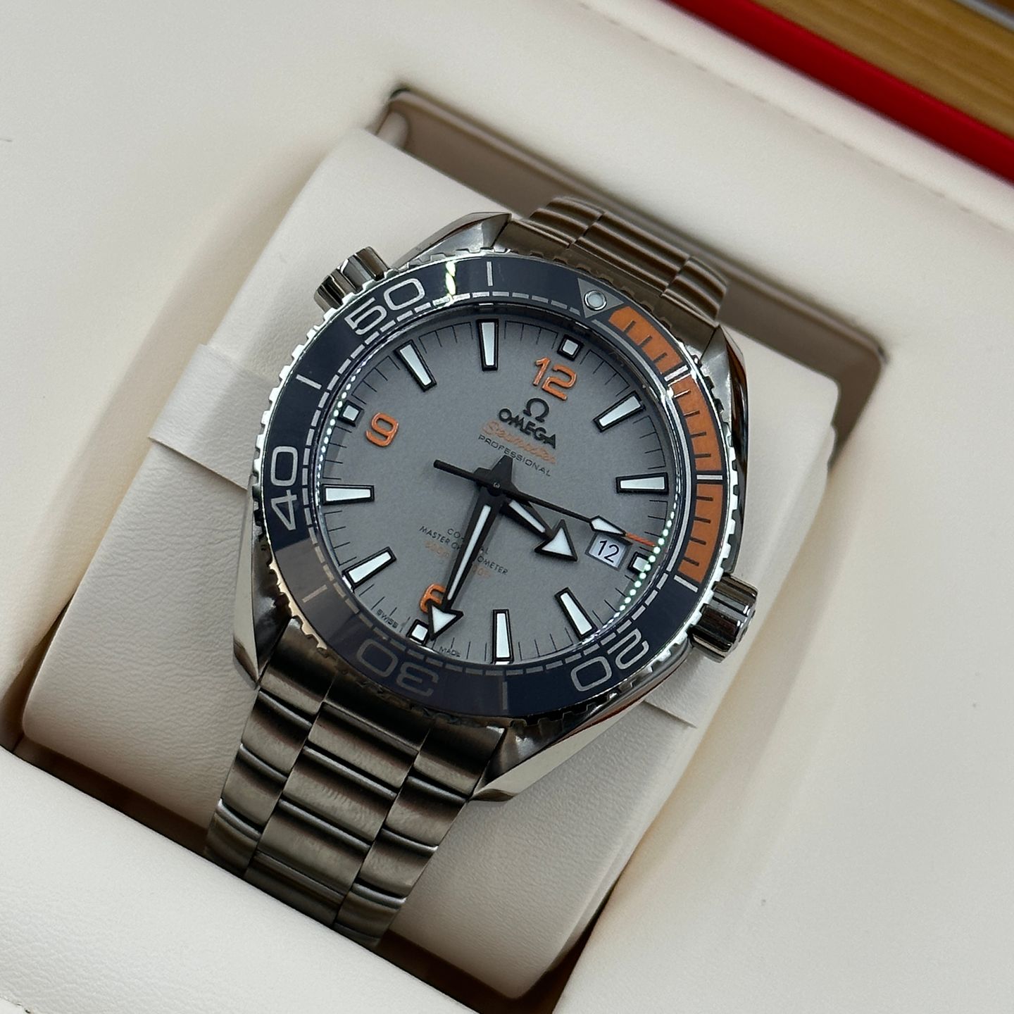 Omega Seamaster Planet Ocean 215.90.44.21.99.001 (2023) - Grijs wijzerplaat 44mm Titanium (3/8)