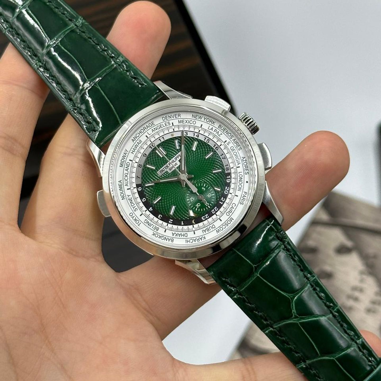 Patek Philippe World Time 5930P-001 - (1/10)