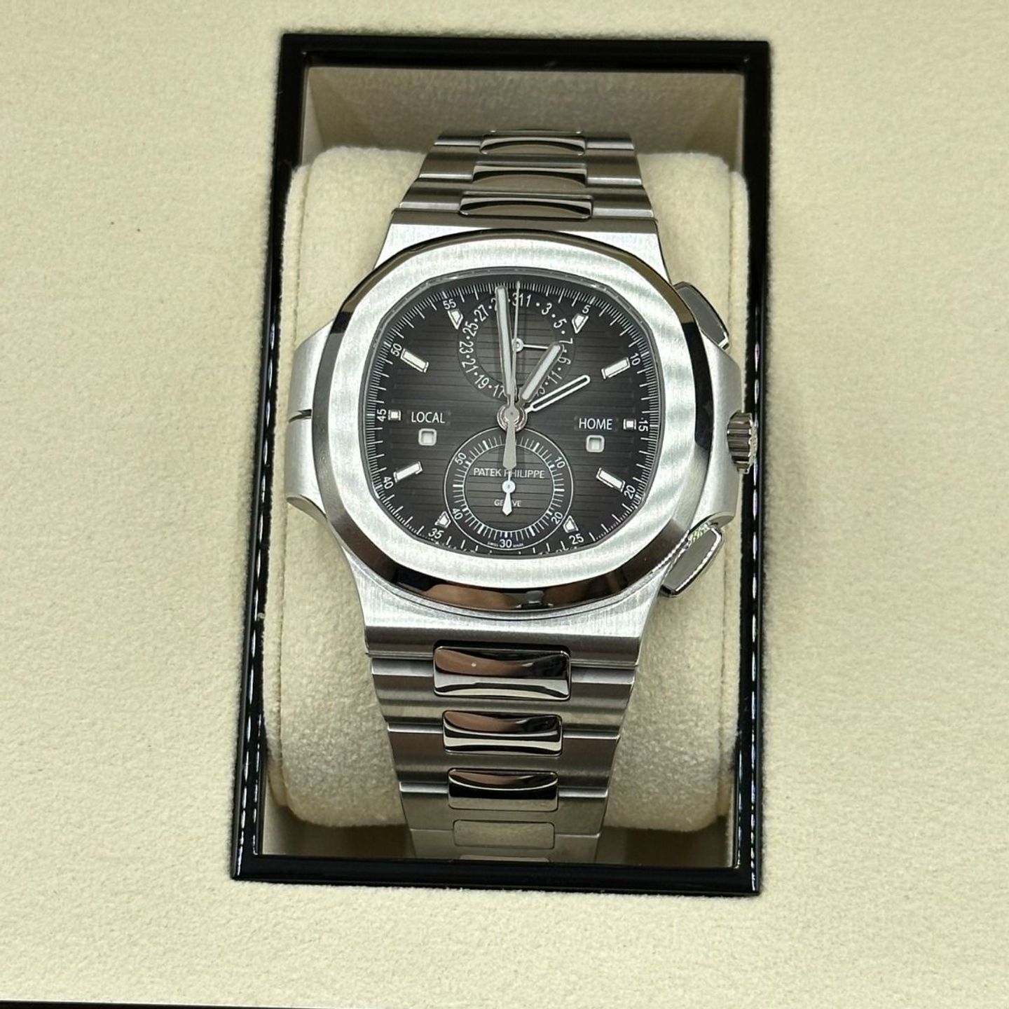 Patek Philippe Nautilus 5990/1A-001 (2021) - Zwart wijzerplaat 40mm Staal (2/8)