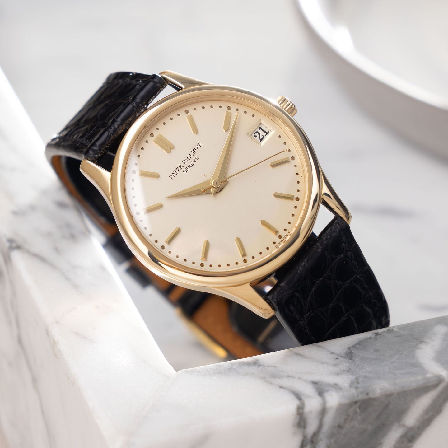 Patek Philippe Calatrava 3998J (1990) - Zilver wijzerplaat 35mm Geelgoud (3/8)