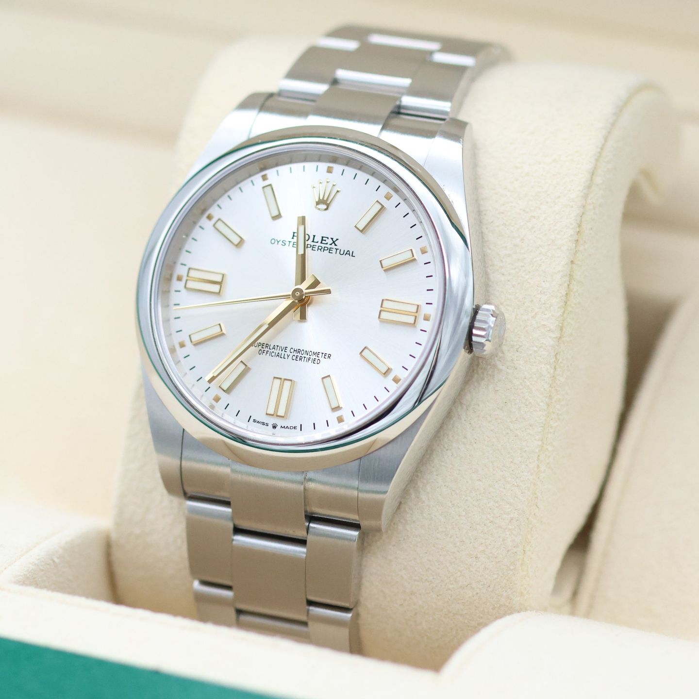 Rolex Oyster Perpetual 41 124300 (Unknown (random serial)) - Silver dial 41 mm Steel case (3/8)