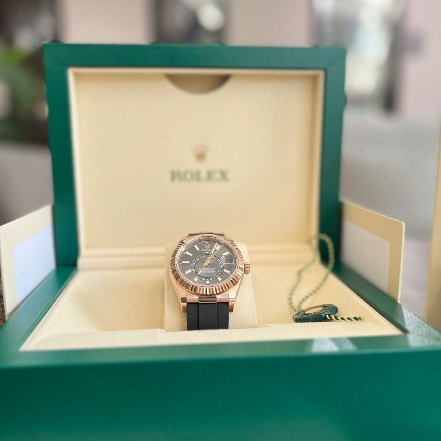 Rolex Sky-Dweller 336235 (2024) - Grijs wijzerplaat 42mm Roségoud (4/8)