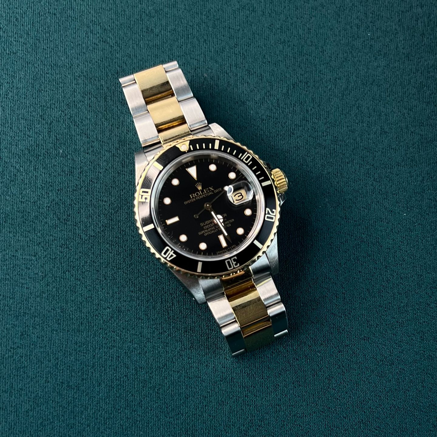 Rolex Submariner Date 16803 (1985) - Zwart wijzerplaat 40mm Goud/Staal (2/5)