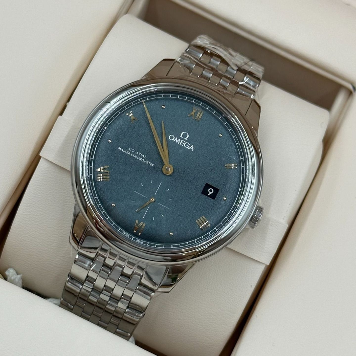 Omega De Ville 434.10.41.20.10.001 (2024) - Turquoise dial 41 mm Steel case (7/8)