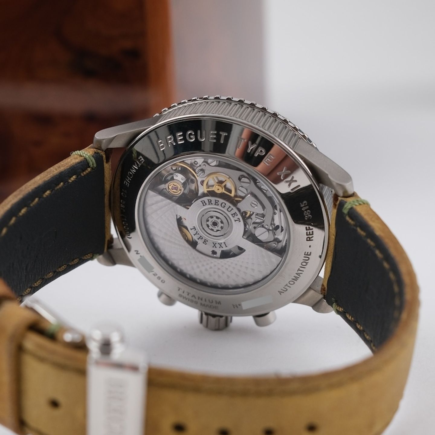 Breguet Type XX - XXI - XXII 3815TI/HM/3ZU (2022) - Black dial 42 mm Titanium case (7/8)