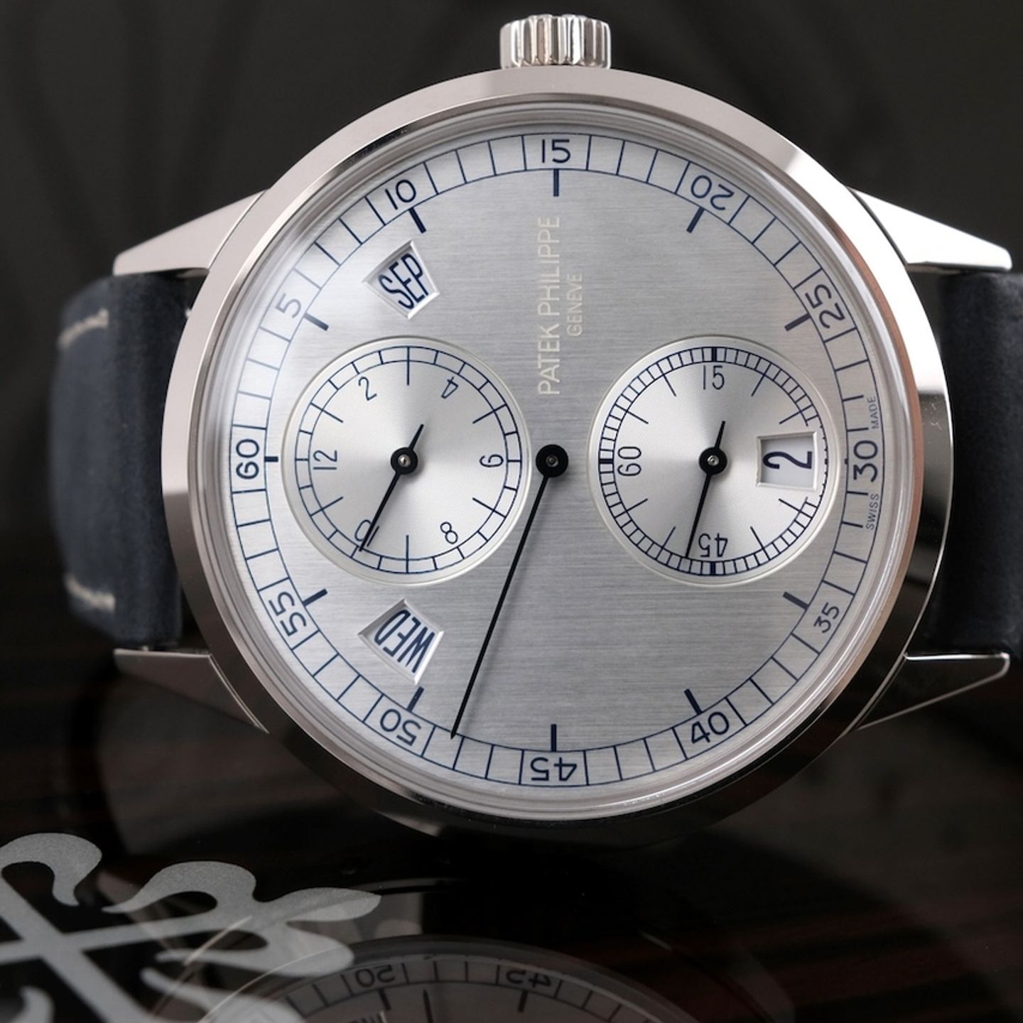 Patek Philippe Annual Calendar 5235G-001 - (5/8)